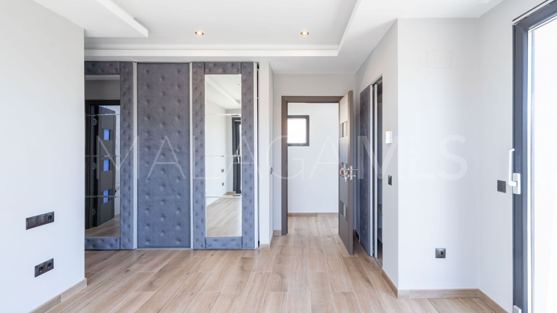 Villa for sale in Estepona