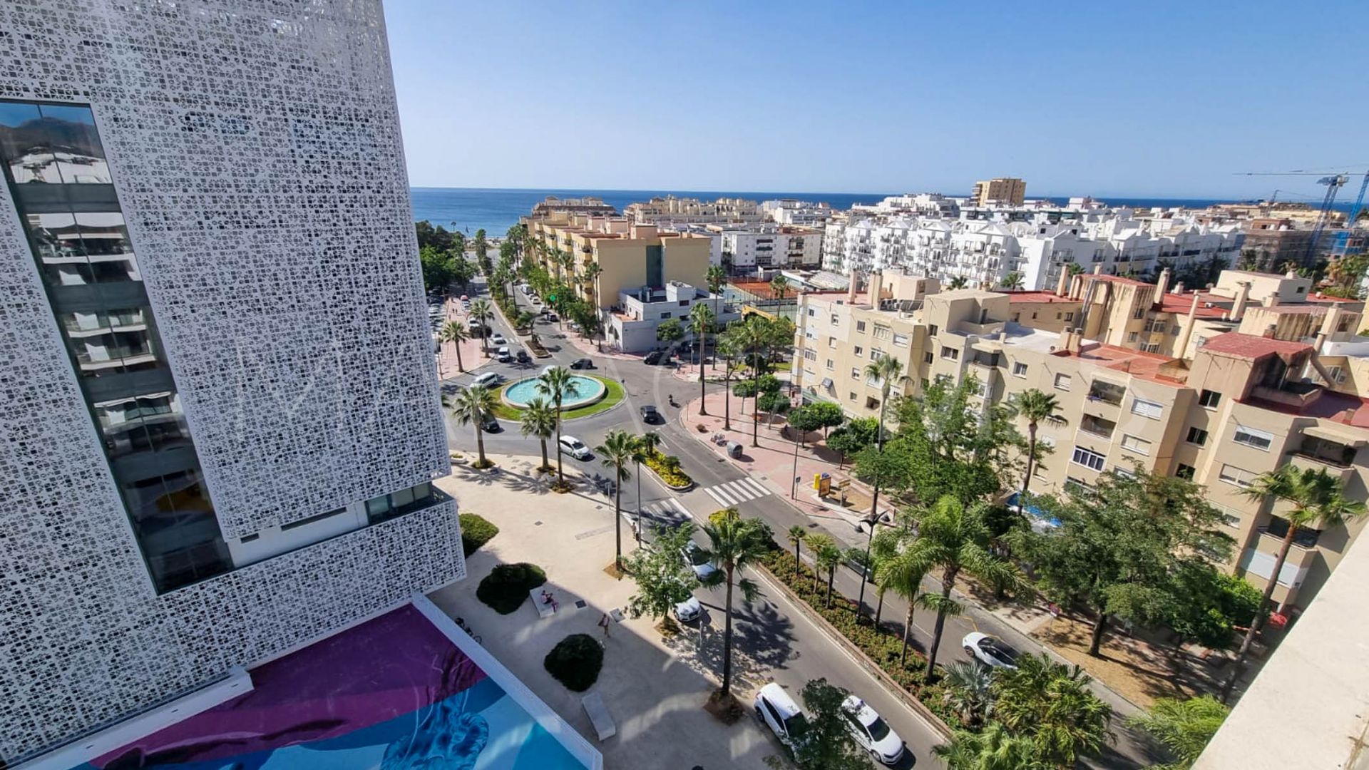 Buy apartment with 3 bedrooms in Estepona