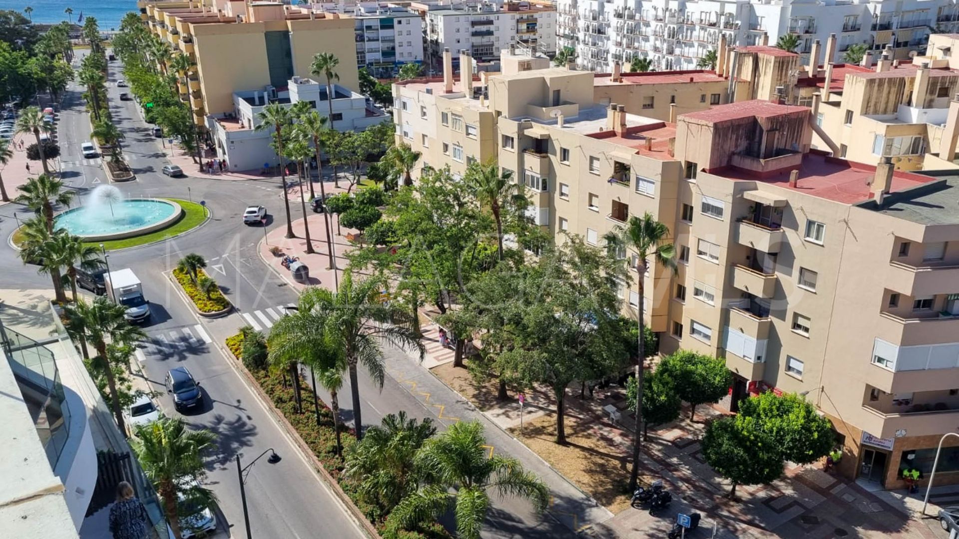 Buy apartment with 3 bedrooms in Estepona