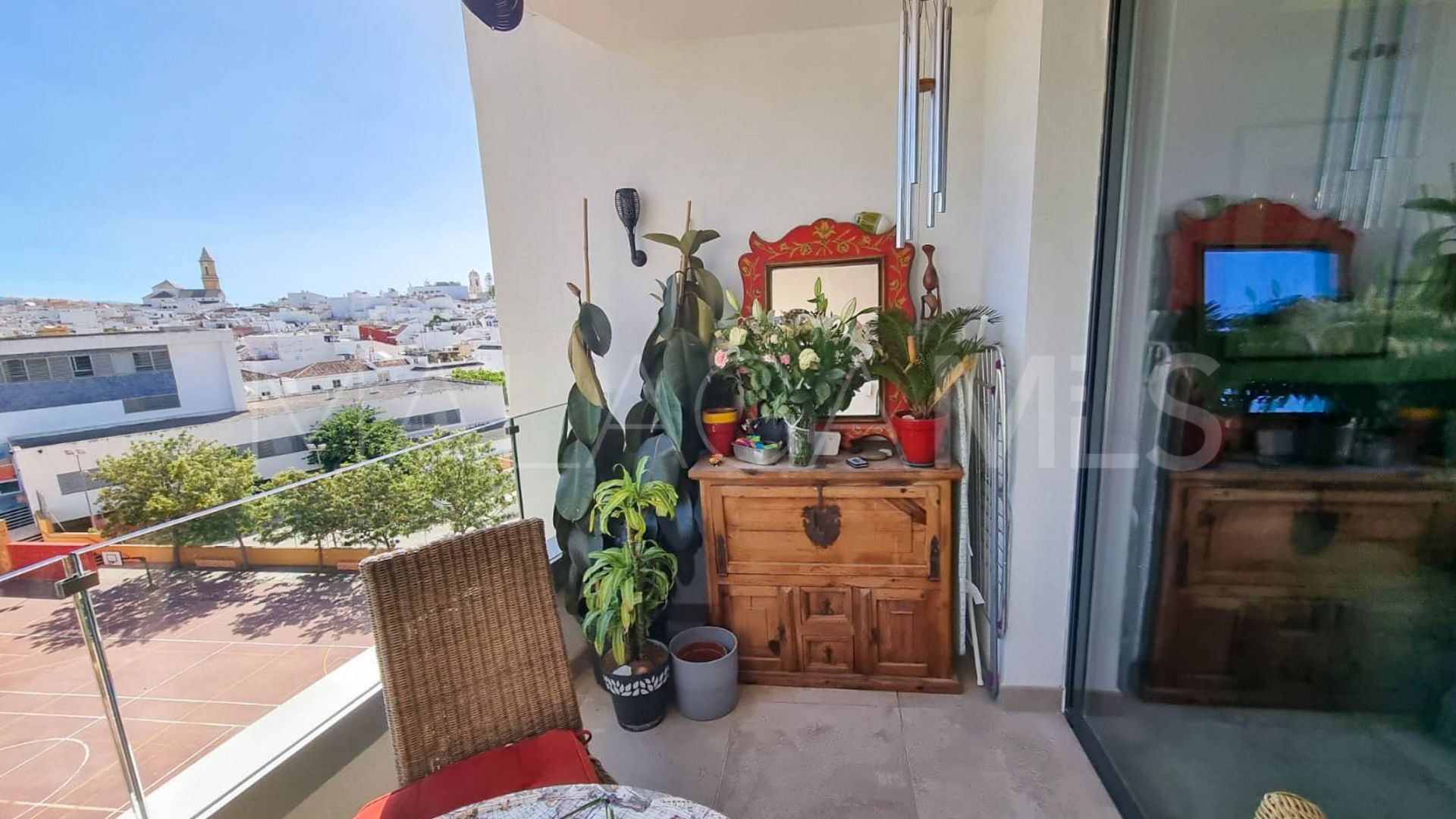 Buy apartment with 3 bedrooms in Estepona