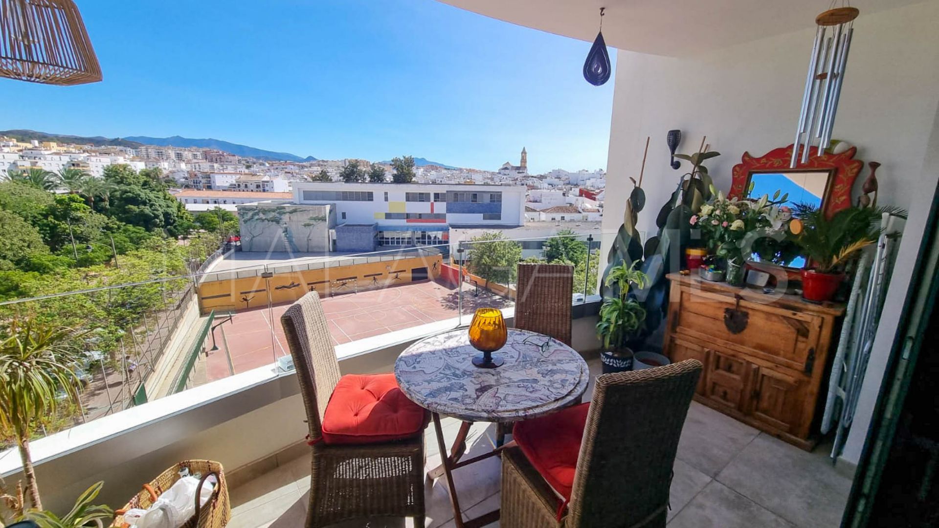 Buy apartment with 3 bedrooms in Estepona