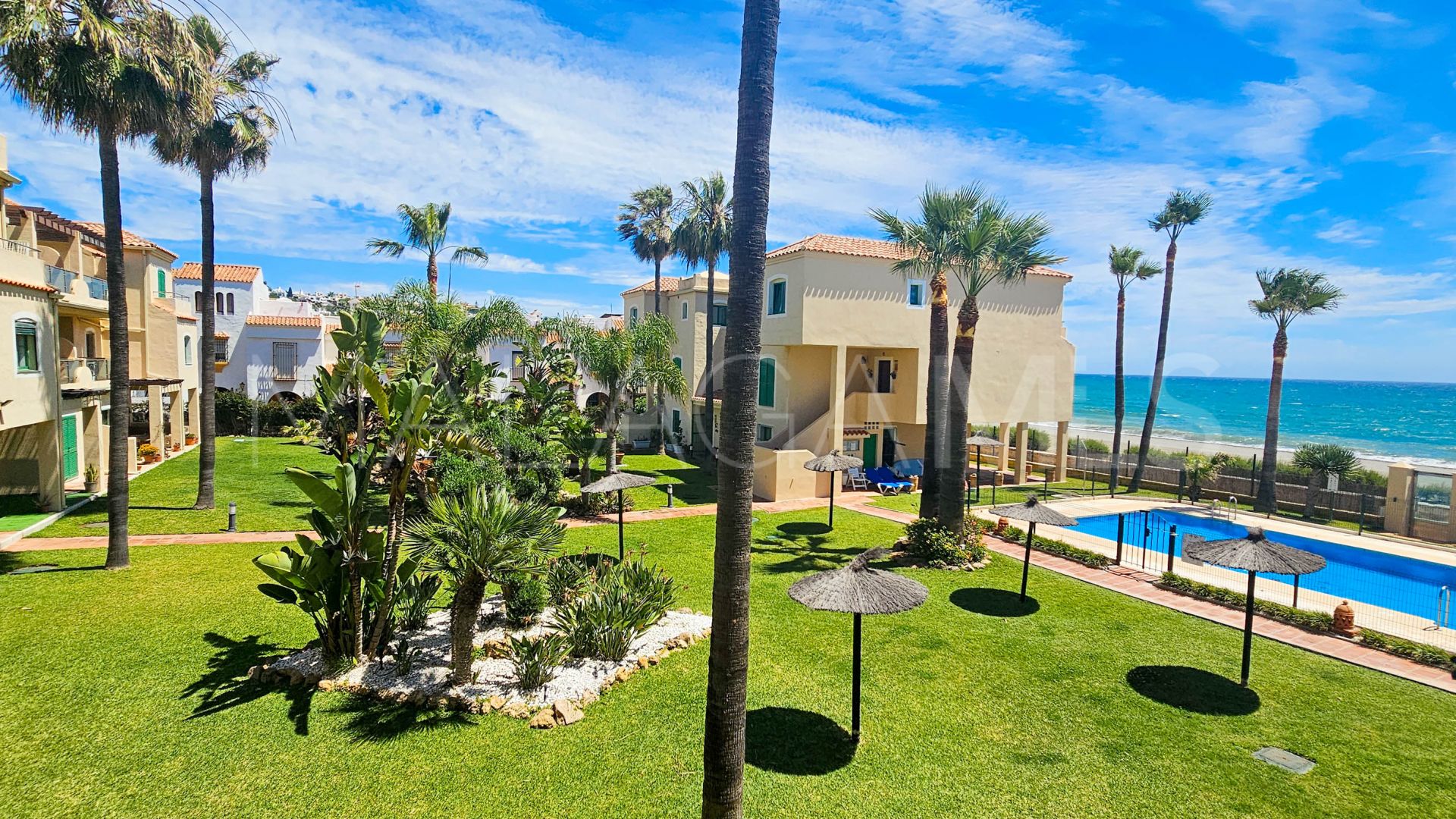 Se vende duplex planta baja with 3 bedrooms in Bahia de Casares