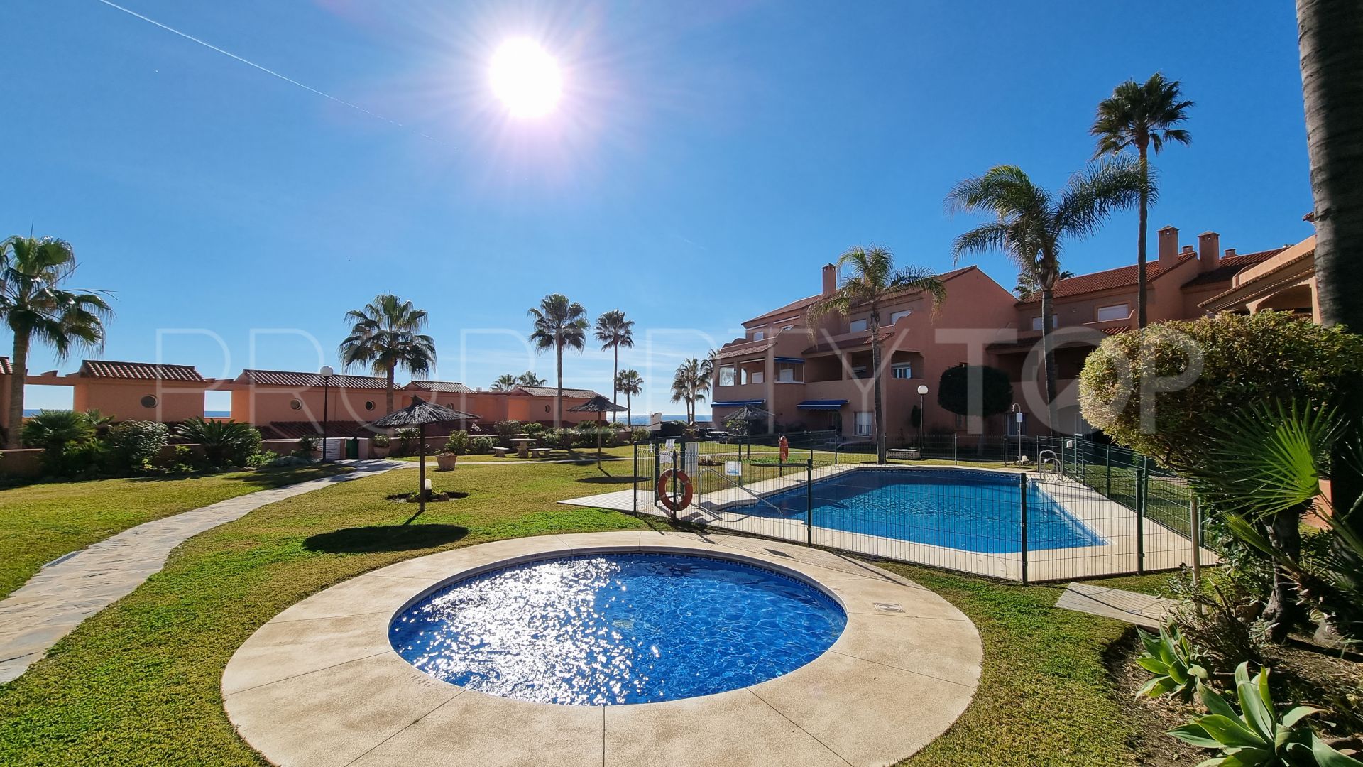 For sale ground floor apartment with 2 bedrooms in Estepona