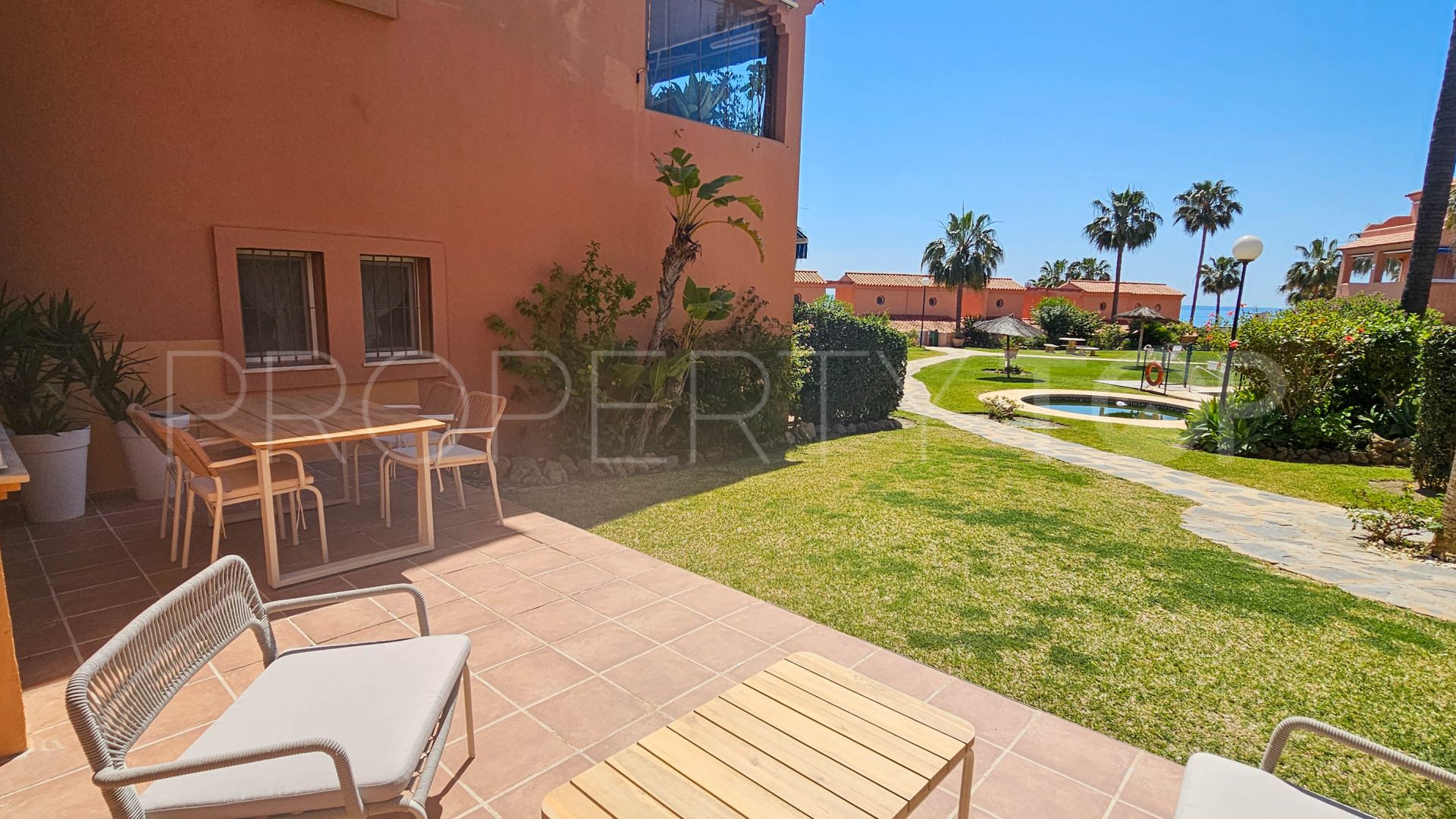 For sale ground floor apartment with 2 bedrooms in Estepona