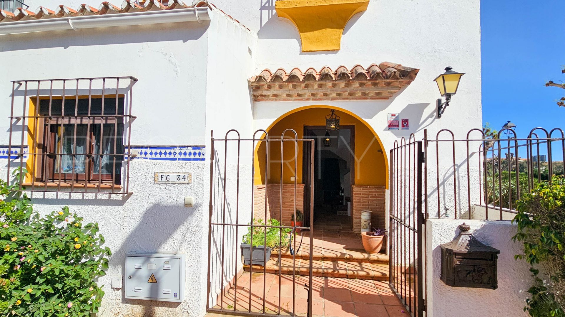 For sale town house with 4 bedrooms in Casares Playa