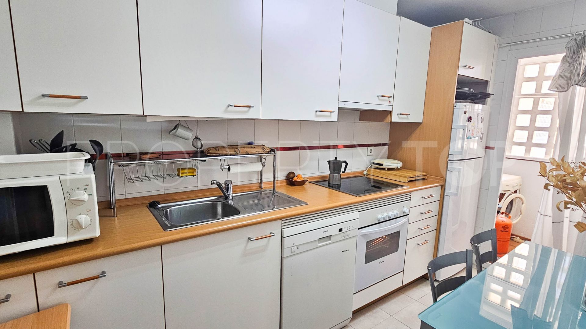 Apartamento de 3 dormitorios en venta en Sabinillas