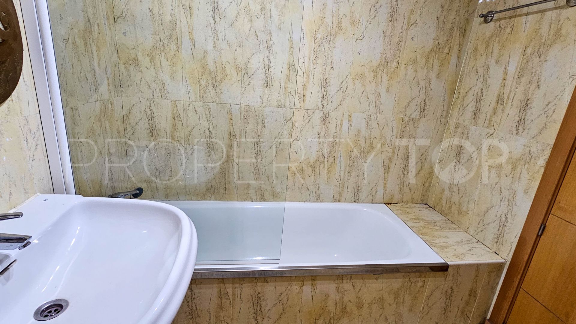 Apartamento en venta en Sabinillas con 2 dormitorios