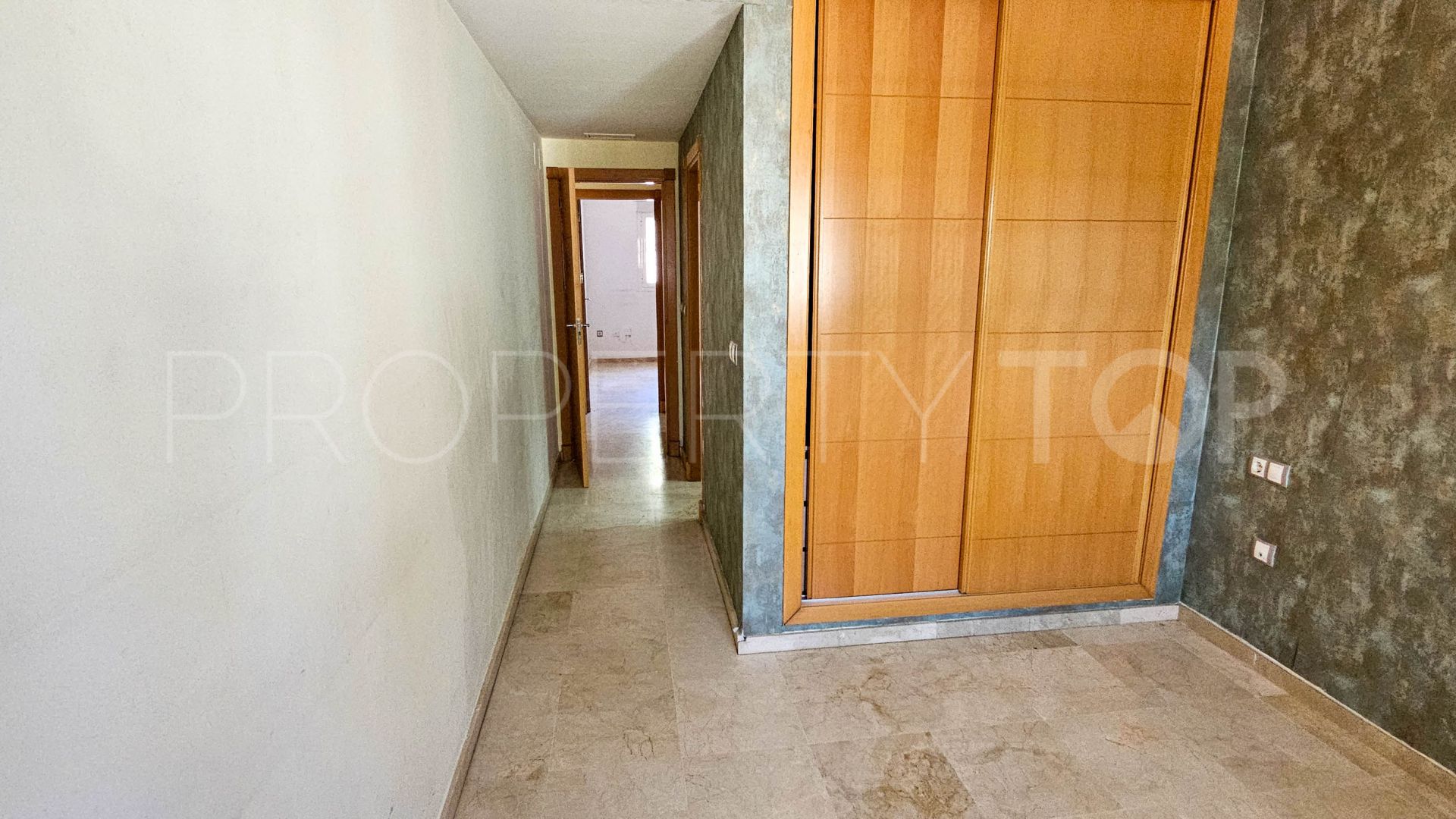 Apartamento en venta en Sabinillas con 2 dormitorios