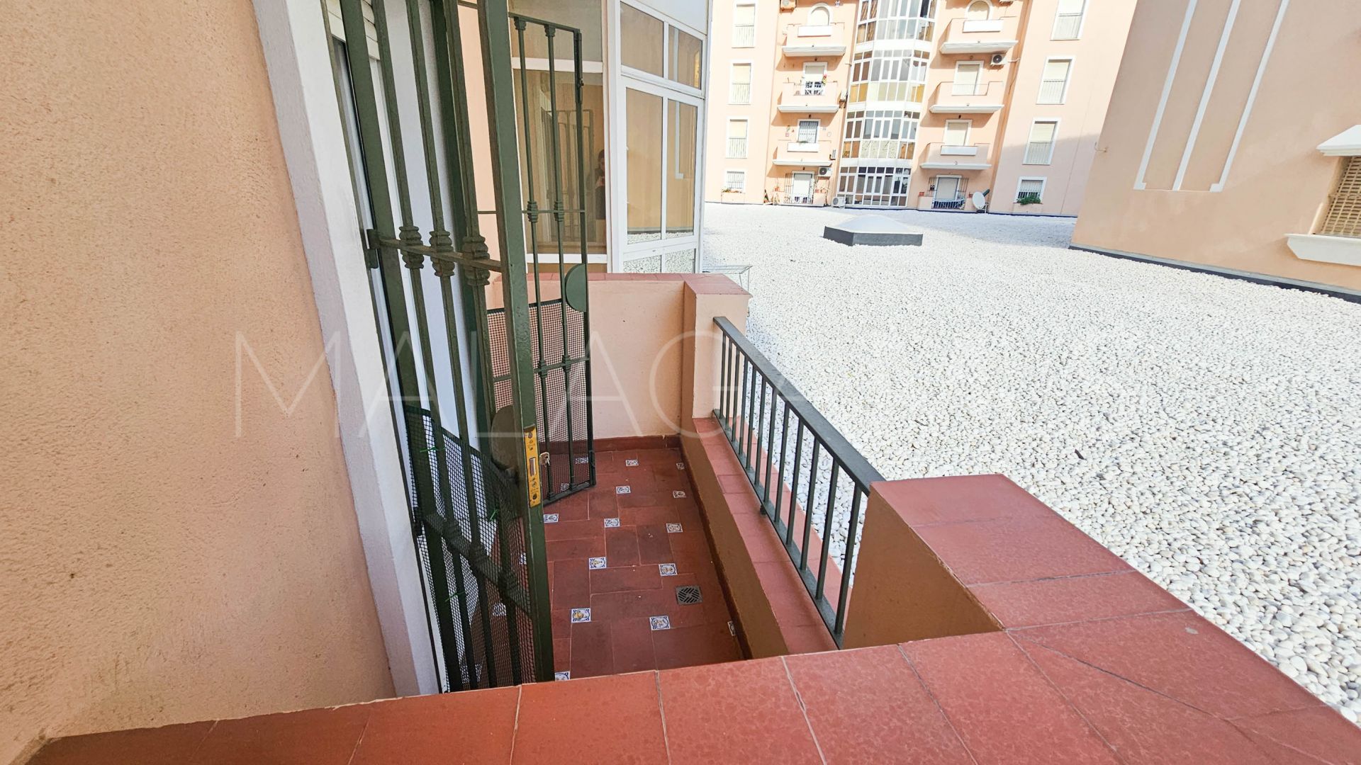 For sale apartment in Sabinillas