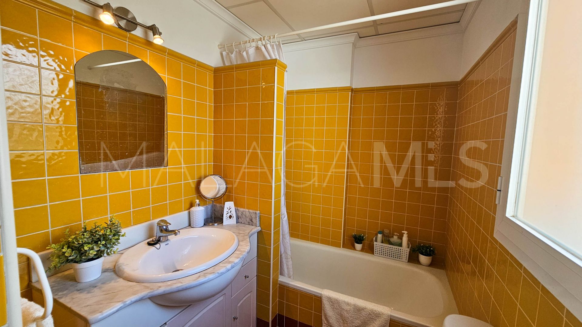 Doppelhaushälfte for sale in Casares Playa