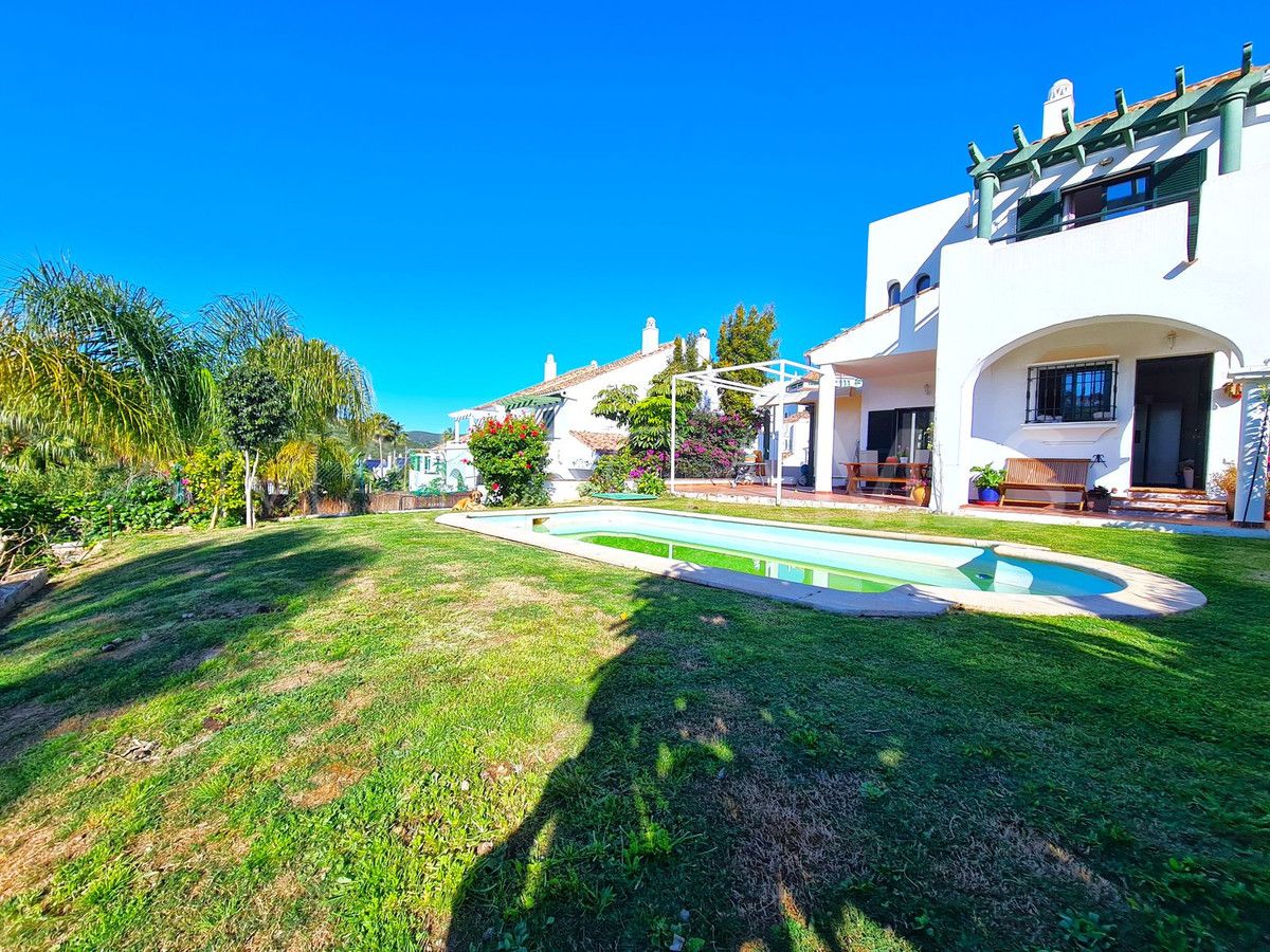 La Duquesa Golf, pareado for sale