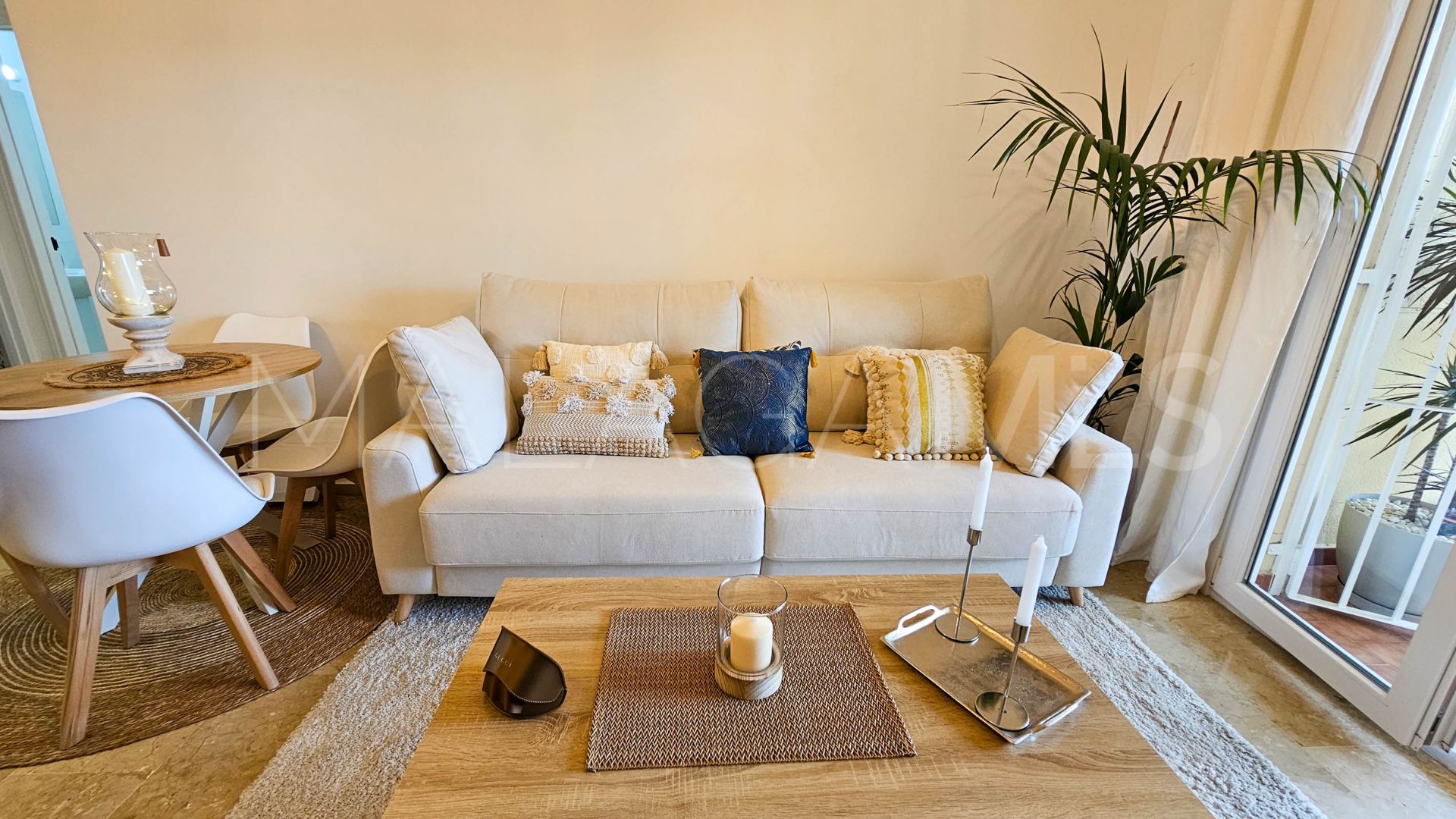 For sale ground floor apartment with 2 bedrooms in La Duquesa