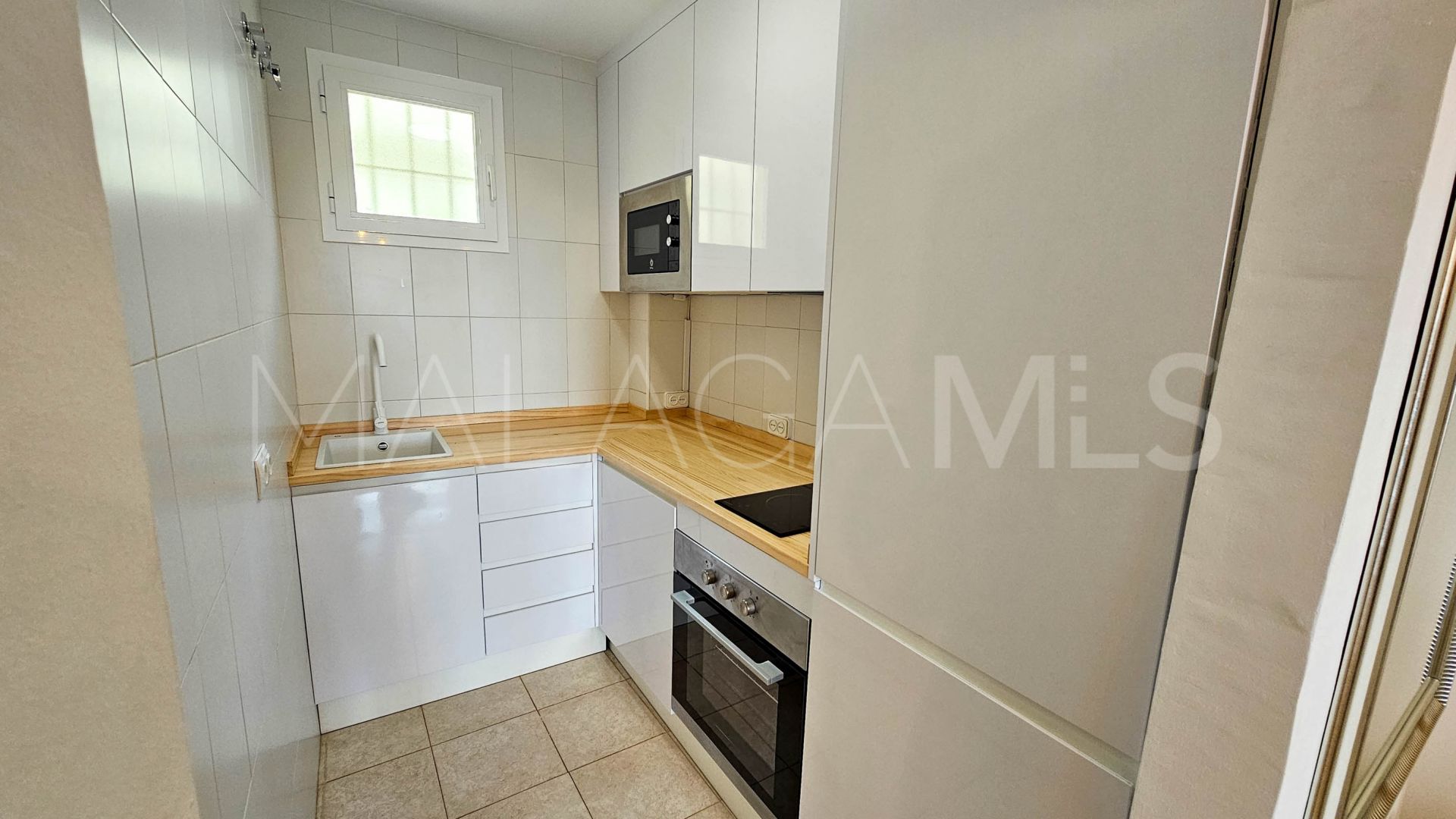 For sale ground floor apartment with 2 bedrooms in La Duquesa