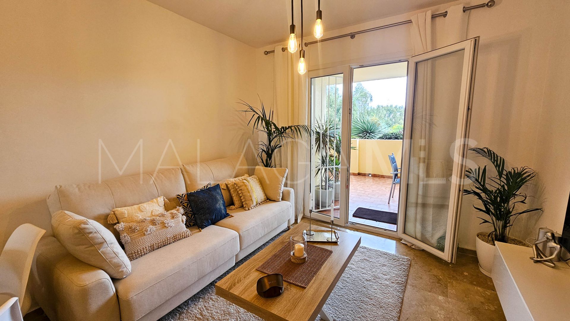 For sale ground floor apartment with 2 bedrooms in La Duquesa