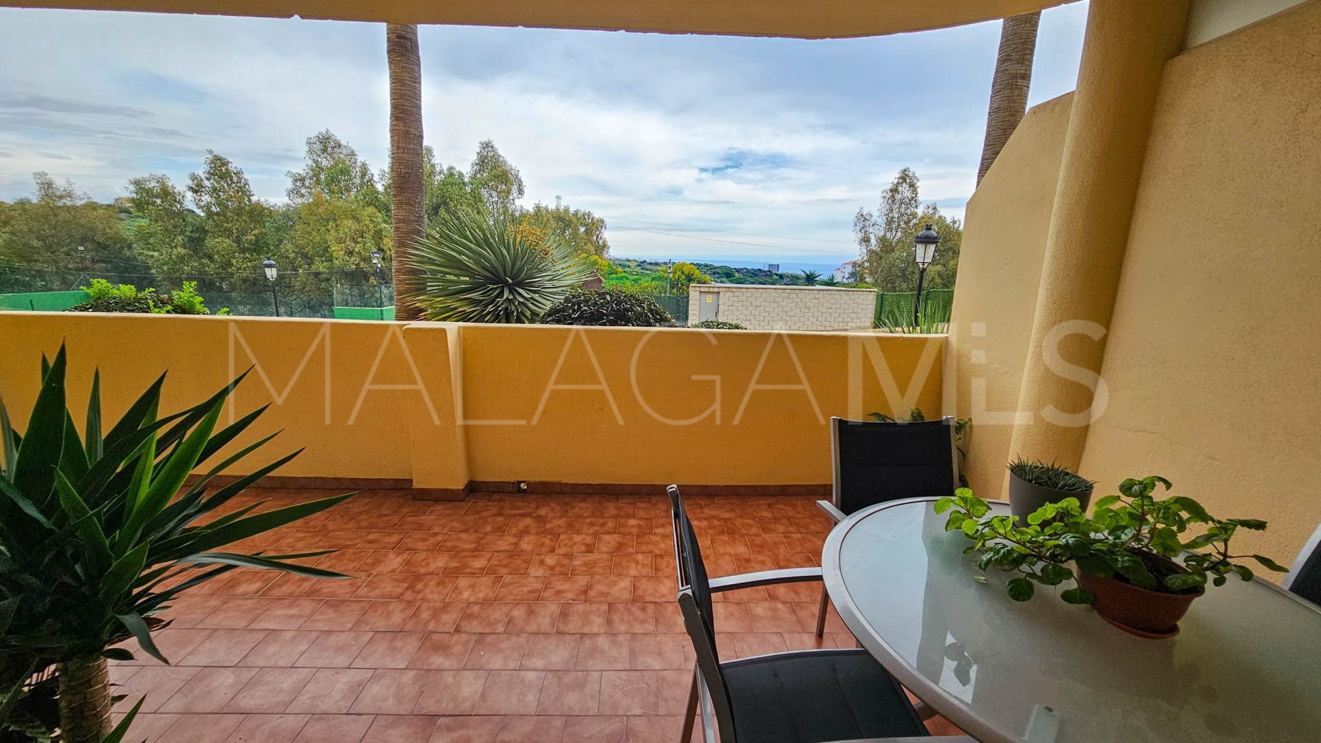 For sale ground floor apartment with 2 bedrooms in La Duquesa