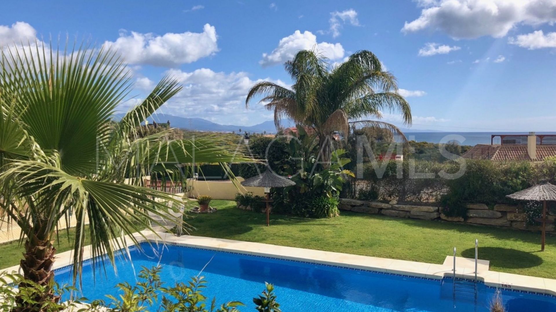For sale ground floor apartment with 2 bedrooms in La Duquesa