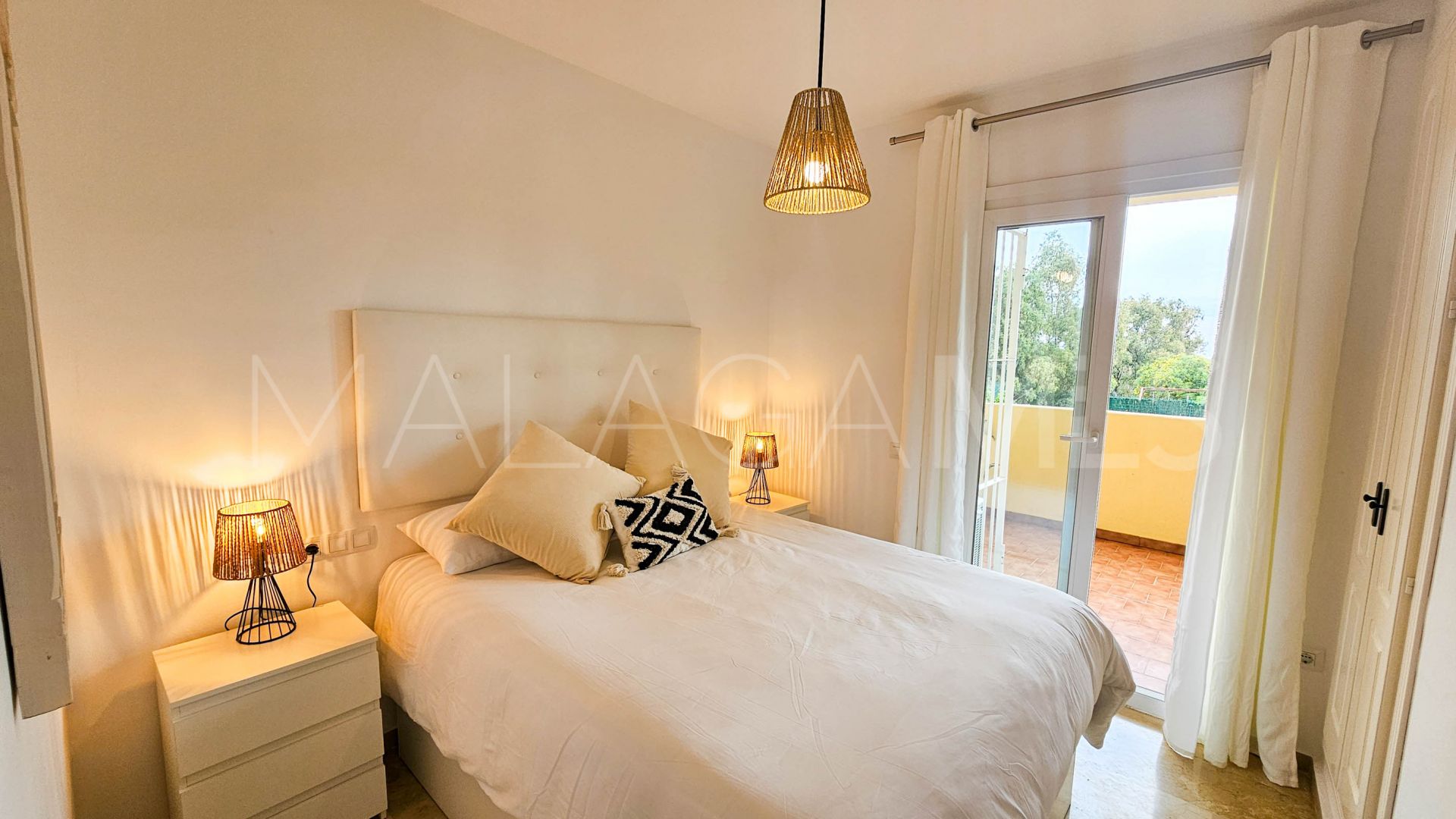 For sale ground floor apartment with 2 bedrooms in La Duquesa