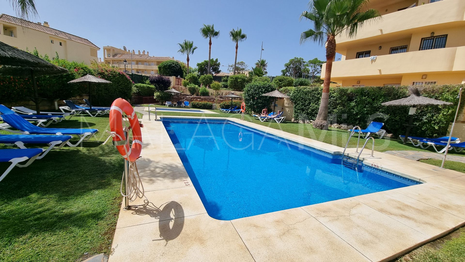 For sale ground floor apartment with 2 bedrooms in La Duquesa