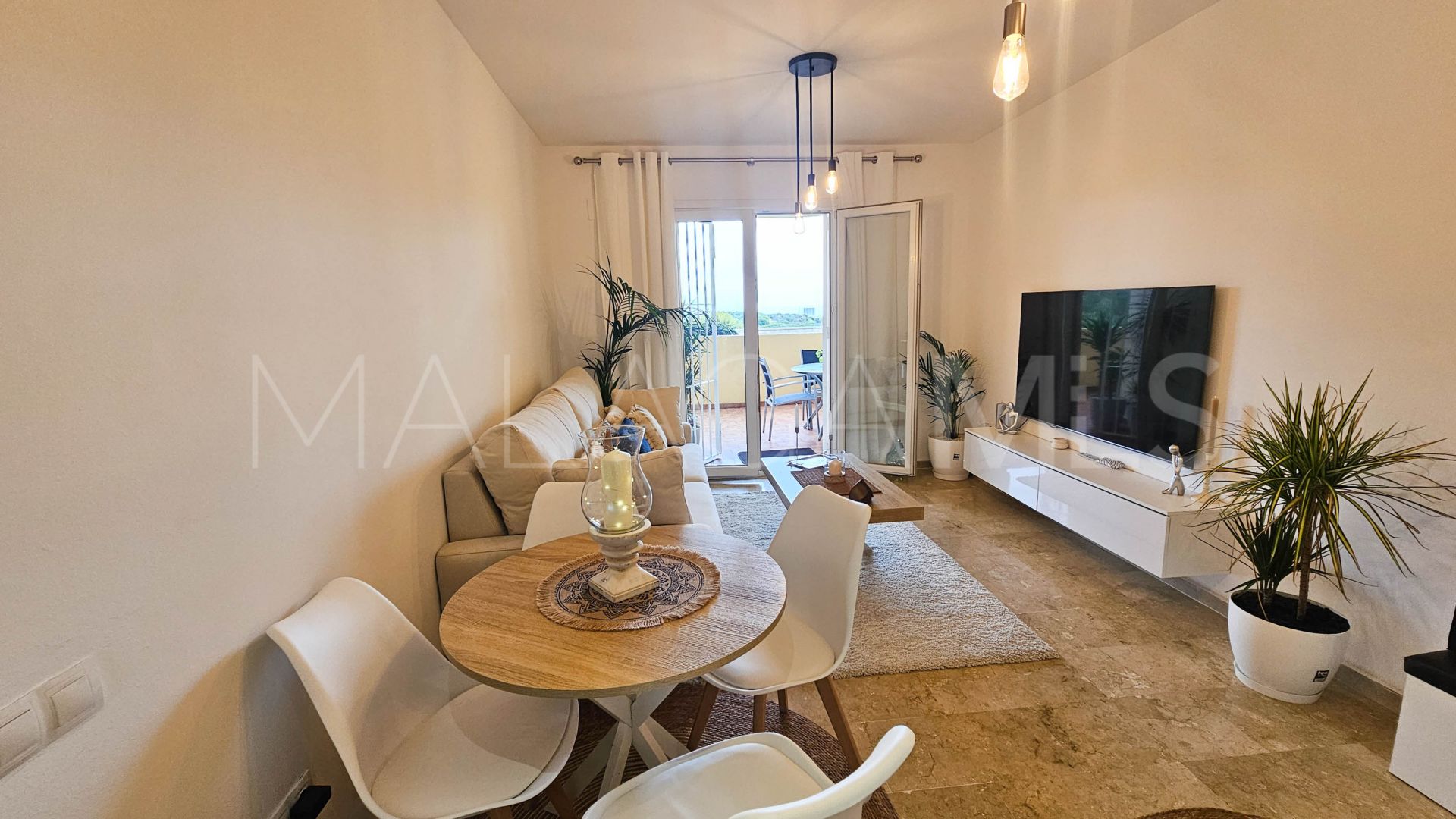For sale ground floor apartment with 2 bedrooms in La Duquesa