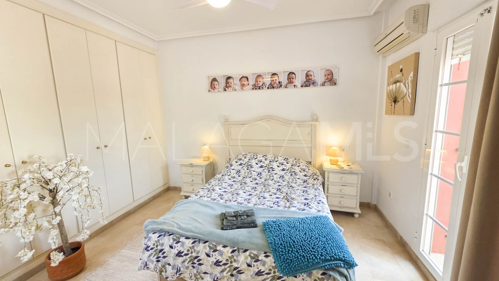 Duplex penthouse with 3 bedrooms for sale in Casares Playa