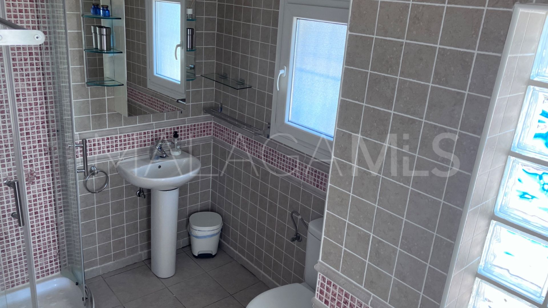 Hus i byn for sale in Alora