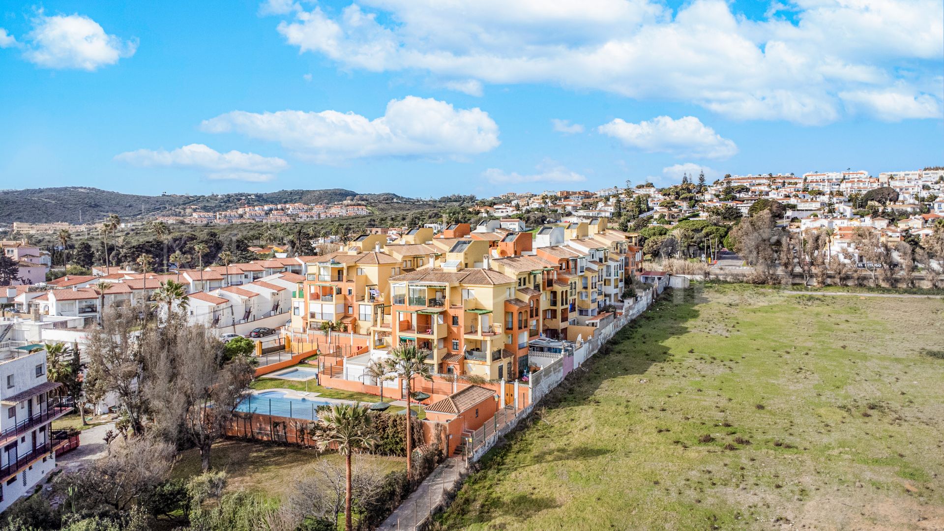 For sale 3 bedrooms ground floor apartment in Manilva Beach