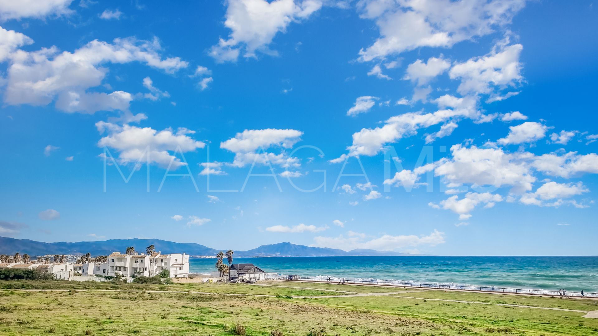 For sale 3 bedrooms ground floor apartment in Manilva Beach
