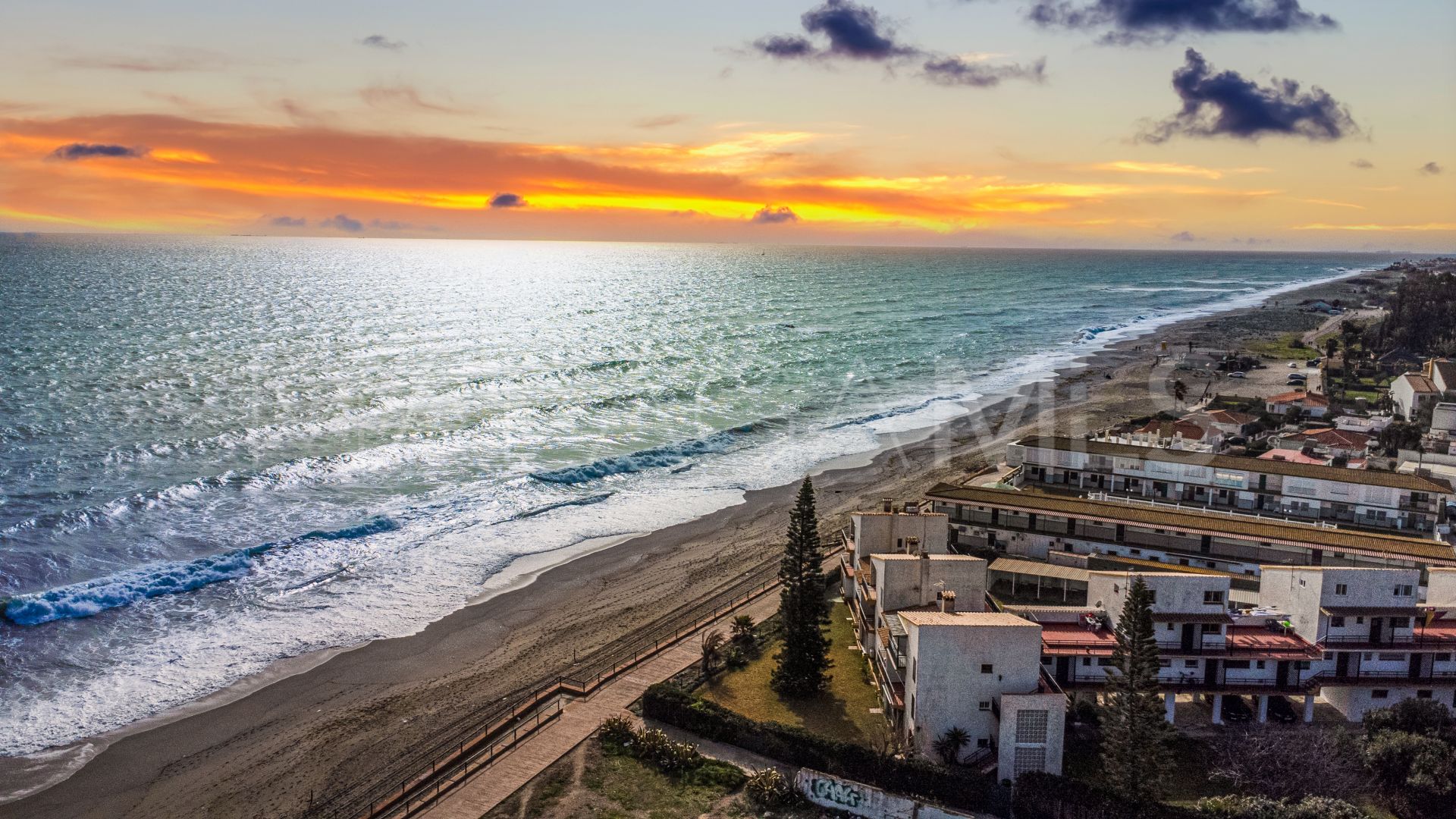 For sale 3 bedrooms ground floor apartment in Manilva Beach