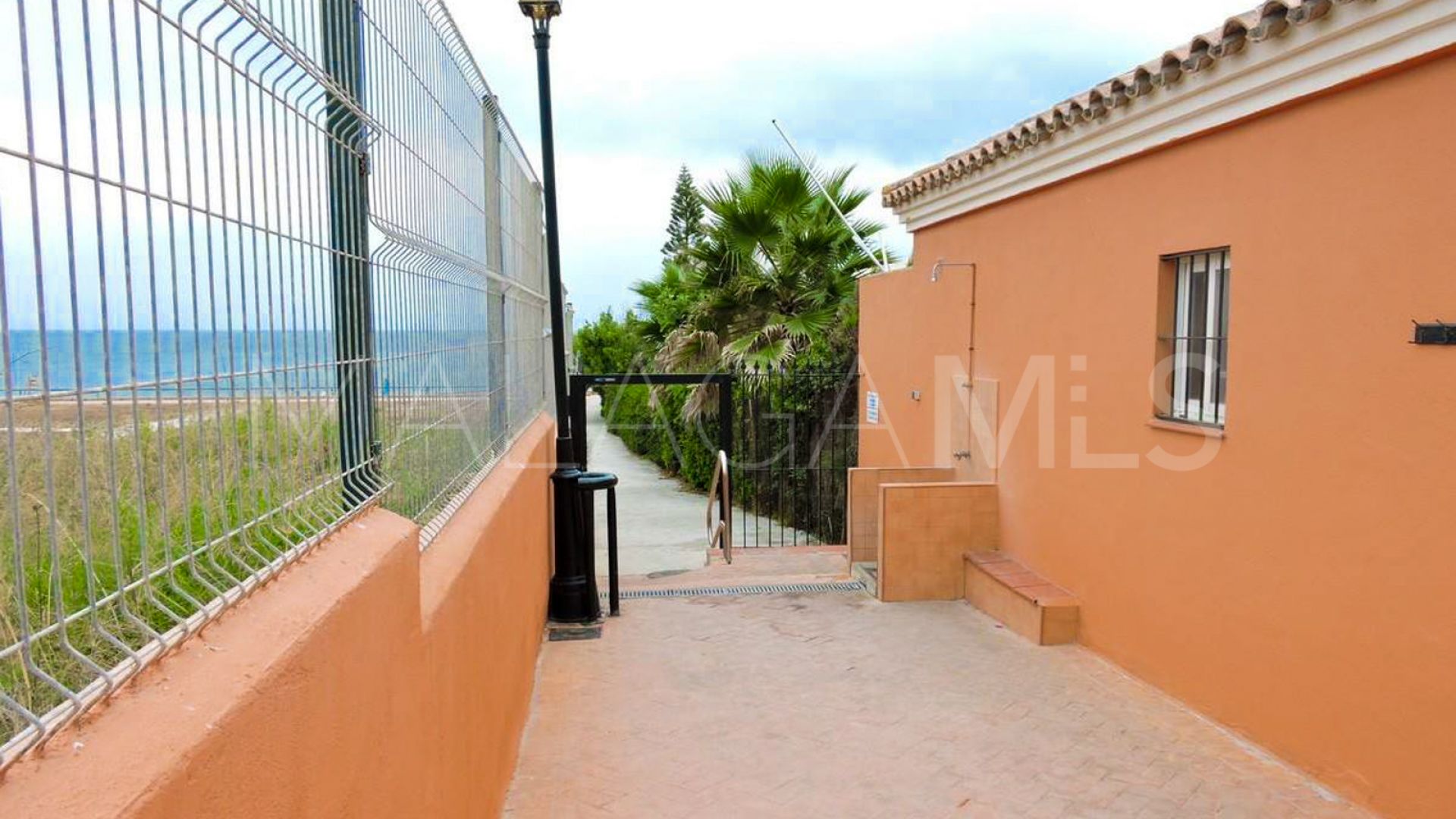 For sale 3 bedrooms ground floor apartment in Manilva Beach