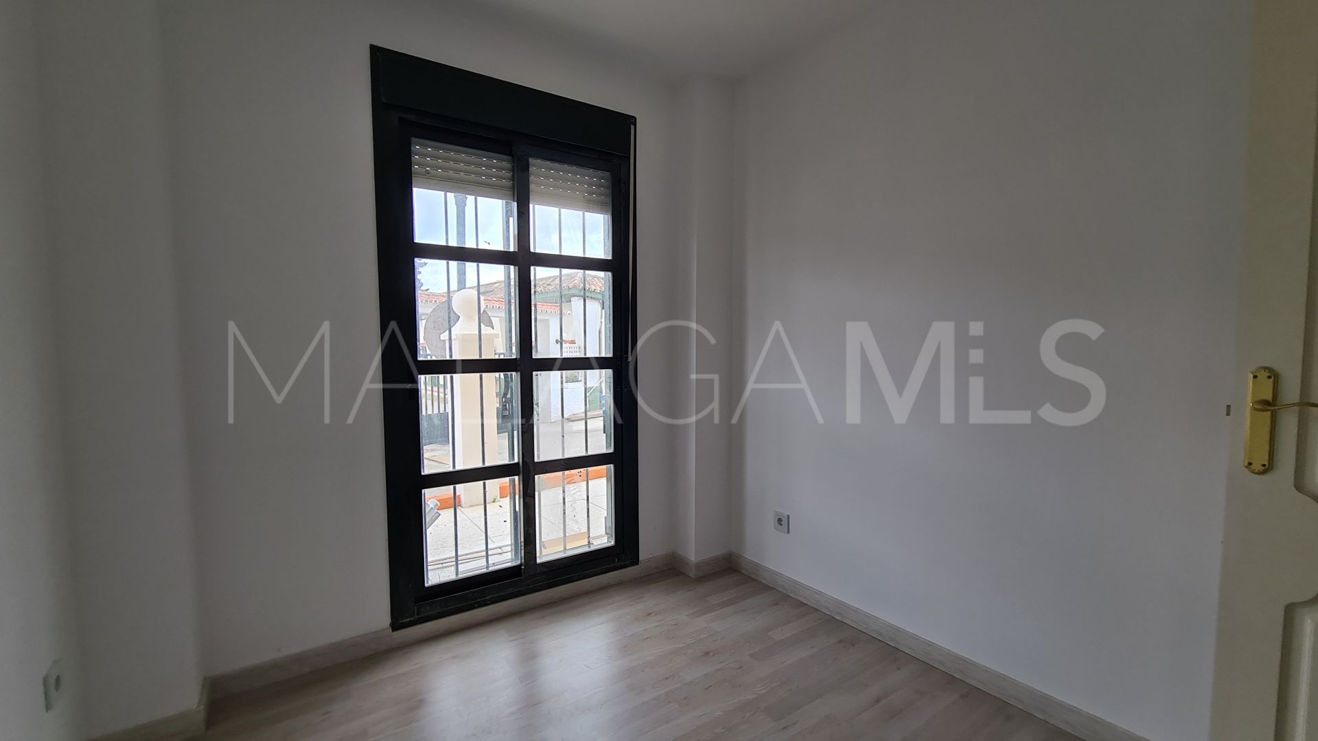 For sale 3 bedrooms ground floor apartment in Manilva Beach