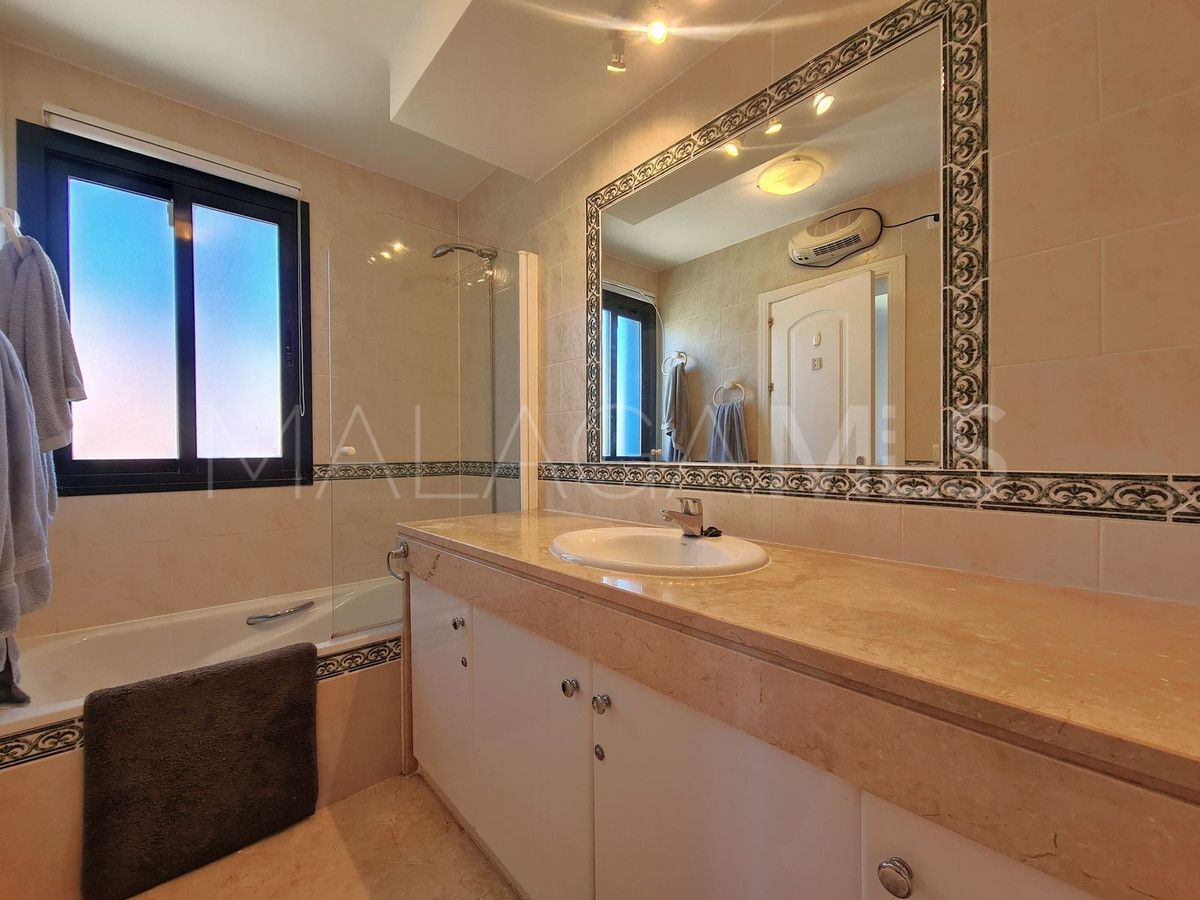 Pareado for sale de 3 bedrooms in La Duquesa Golf