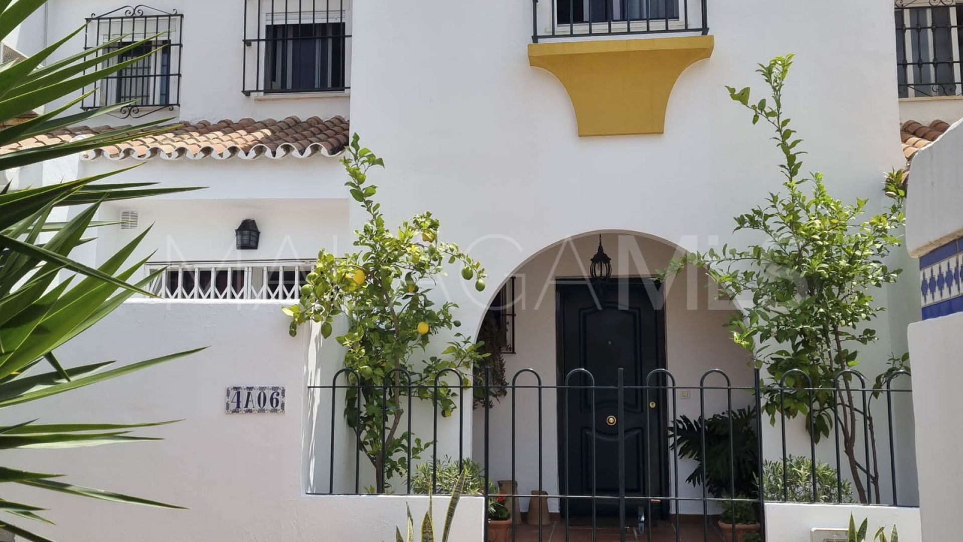 Radhus for sale in Casares Playa