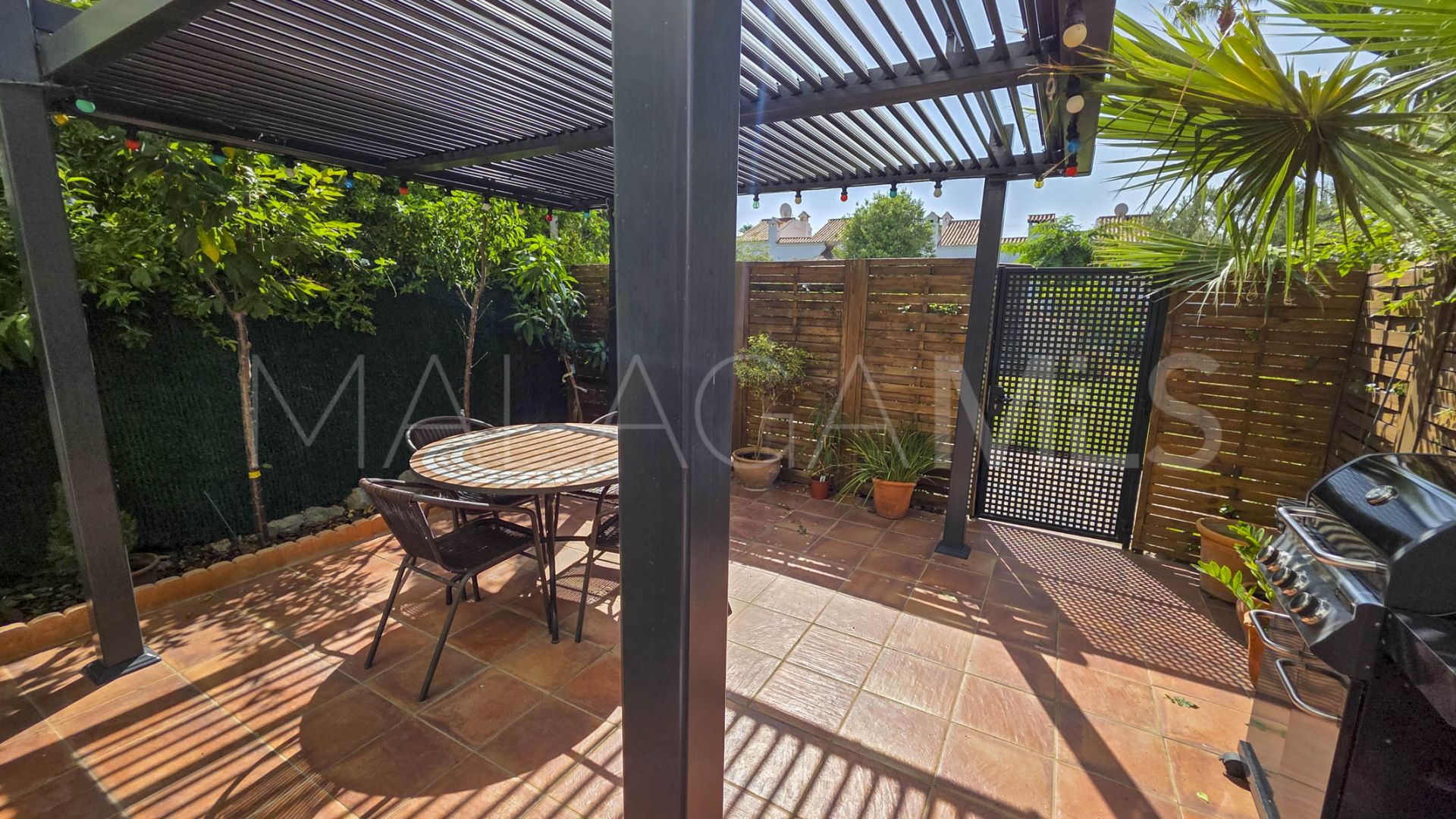 Radhus for sale in Casares Playa