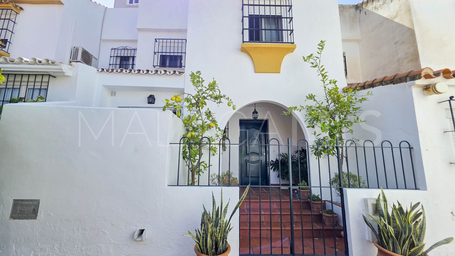 Radhus for sale in Casares Playa