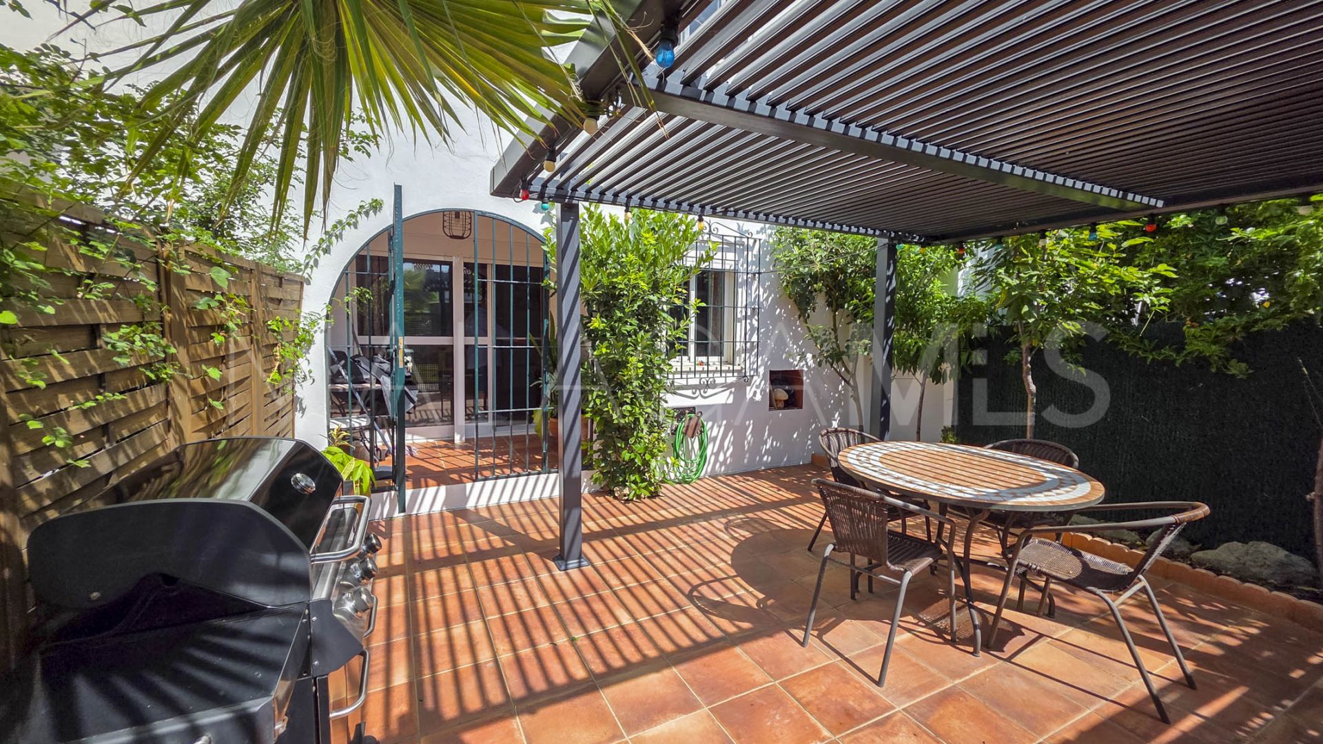 Radhus for sale in Casares Playa