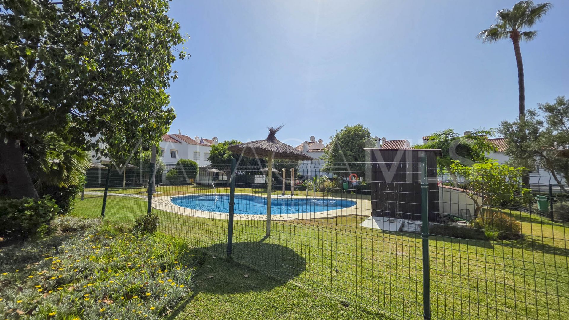Radhus for sale in Casares Playa