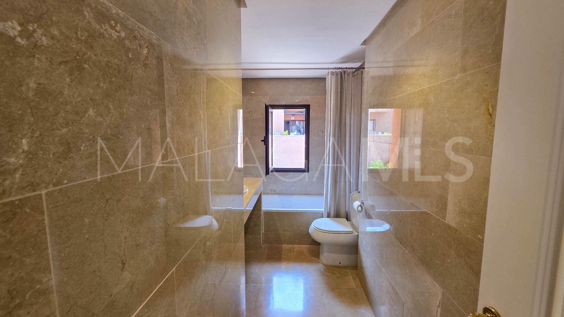 For sale apartment with 2 bedrooms in Manilva