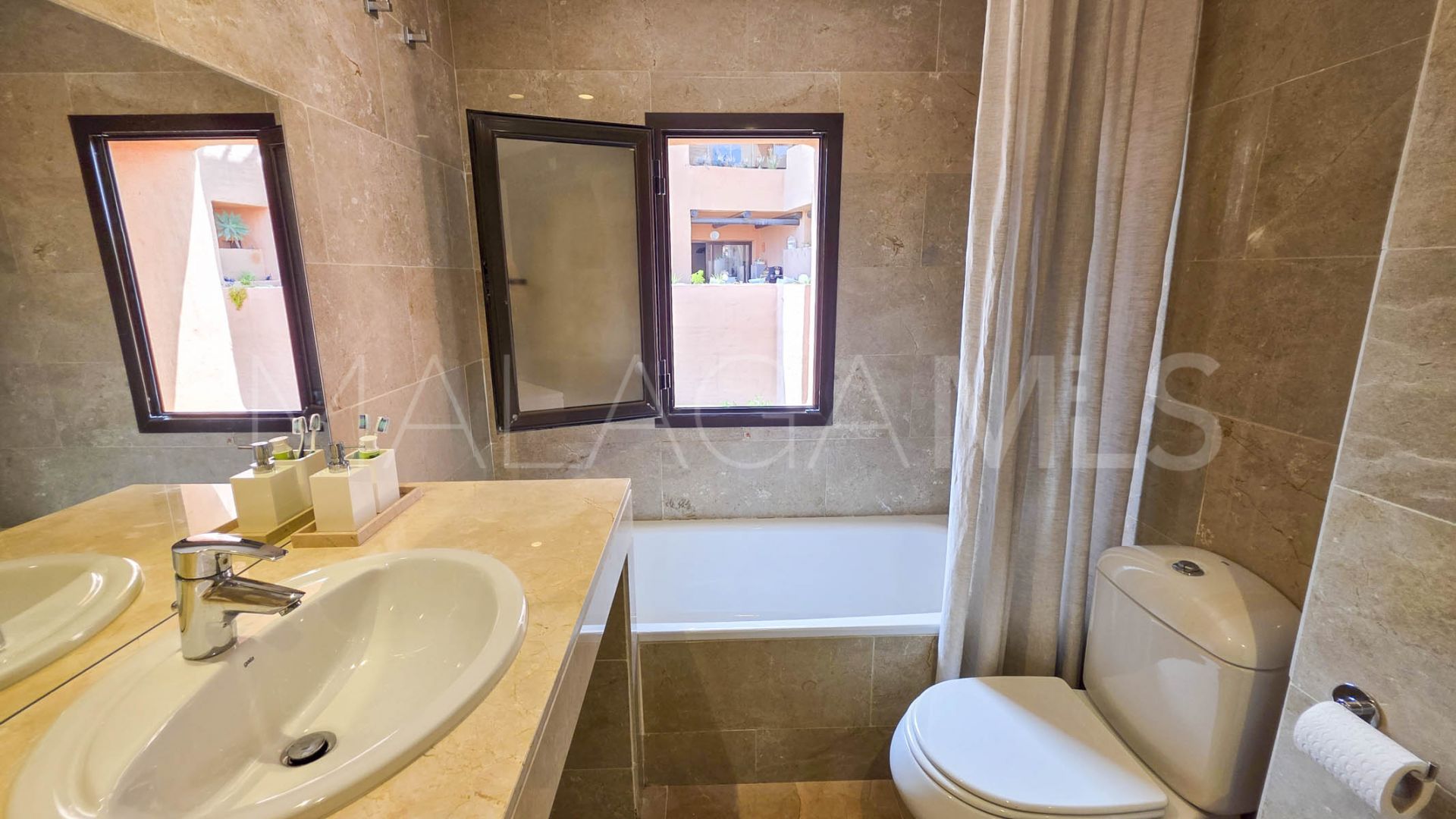 For sale apartment with 2 bedrooms in Manilva