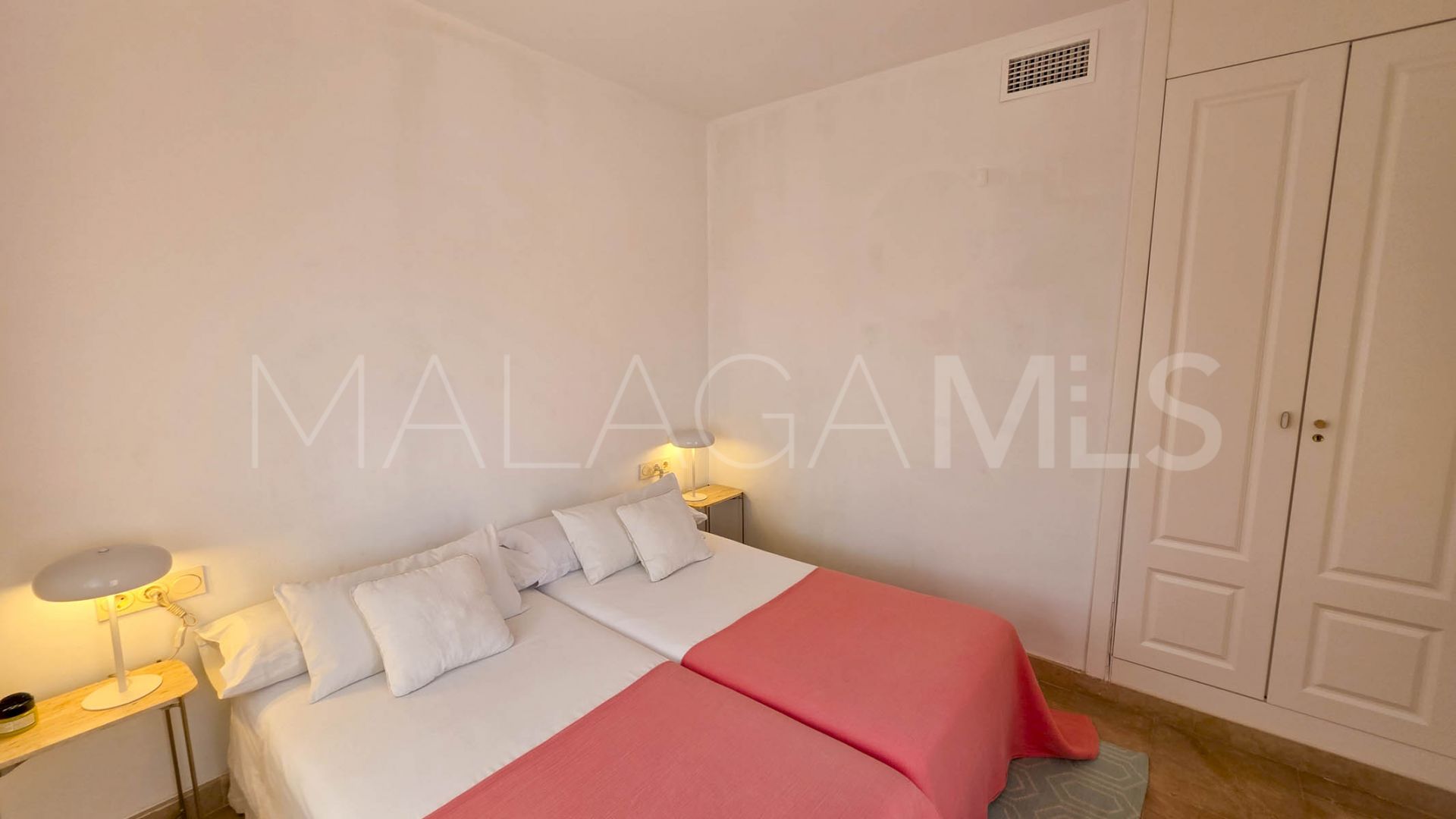 For sale apartment with 2 bedrooms in Manilva