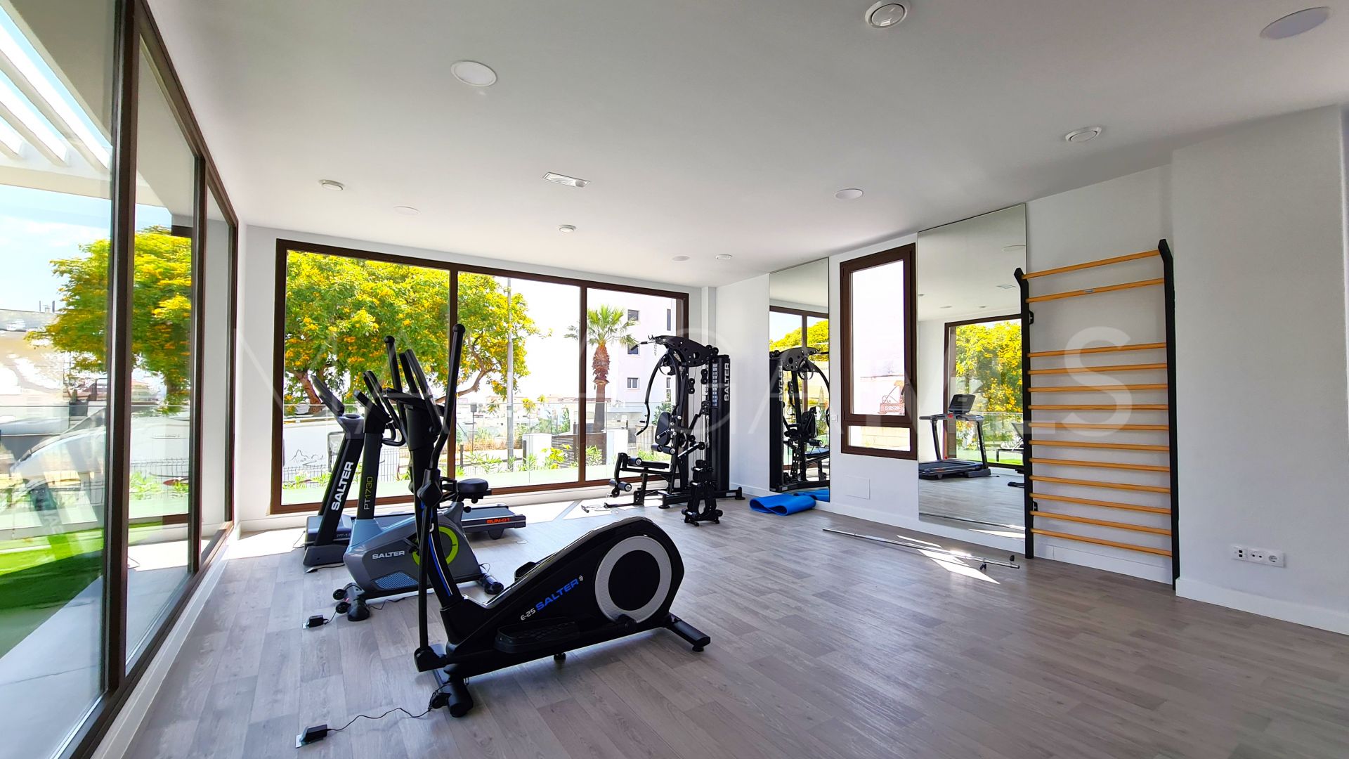 Duplex penthouse for sale in Estepona Ville