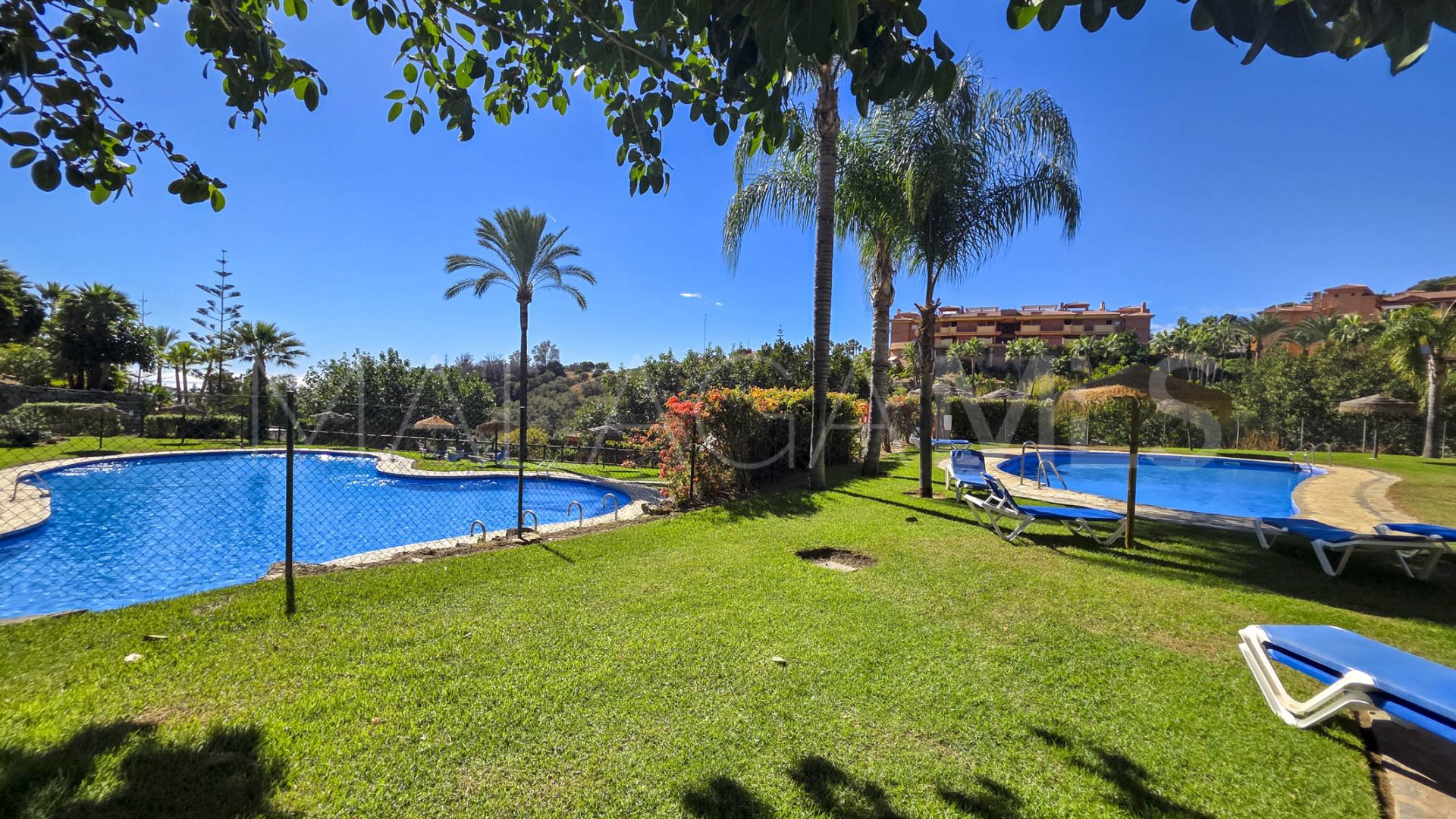 Buy duplex de 2 bedrooms in La Reserva de Marbella