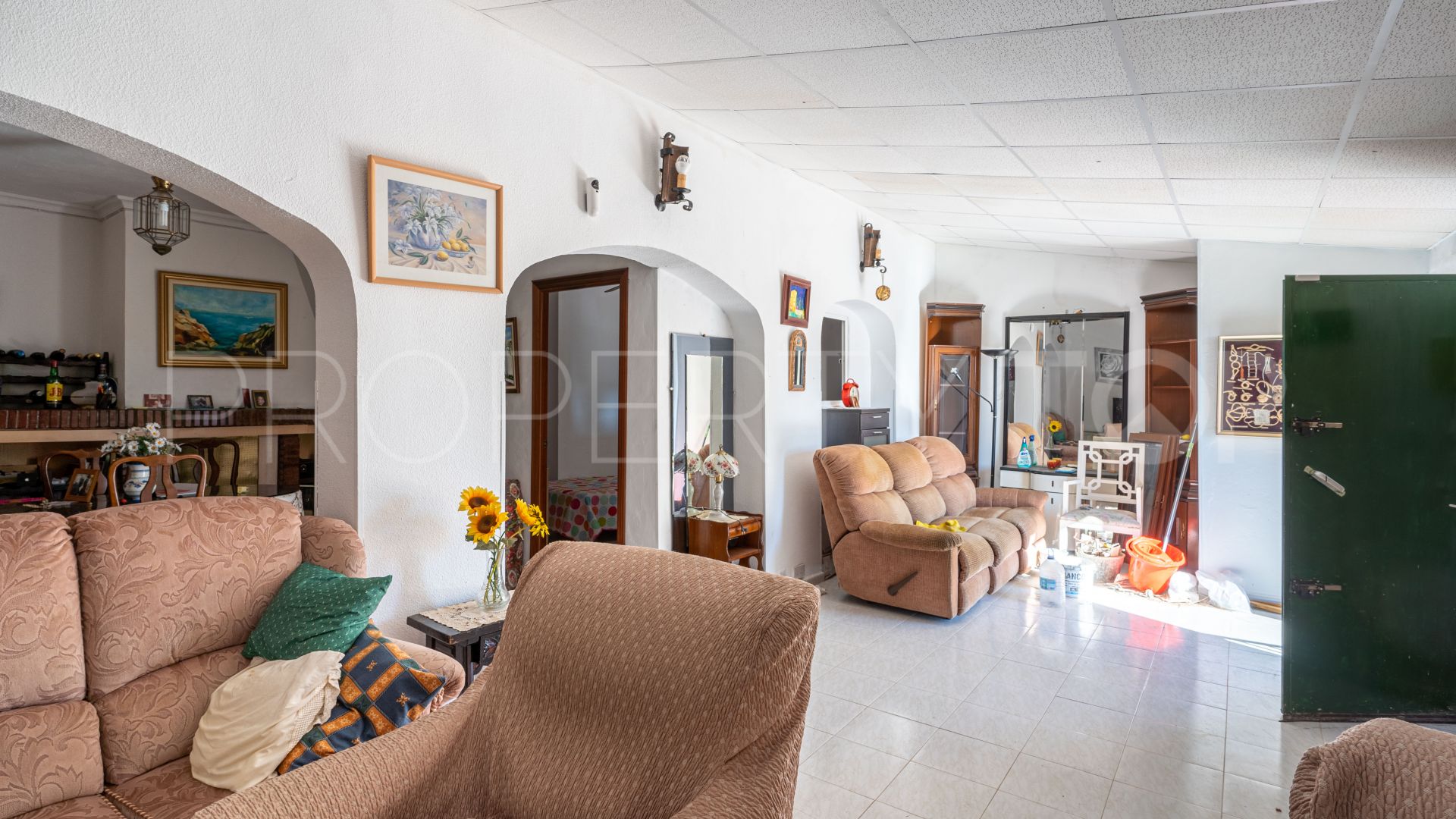Casa con 11 dormitorios en venta en Torreguadiaro