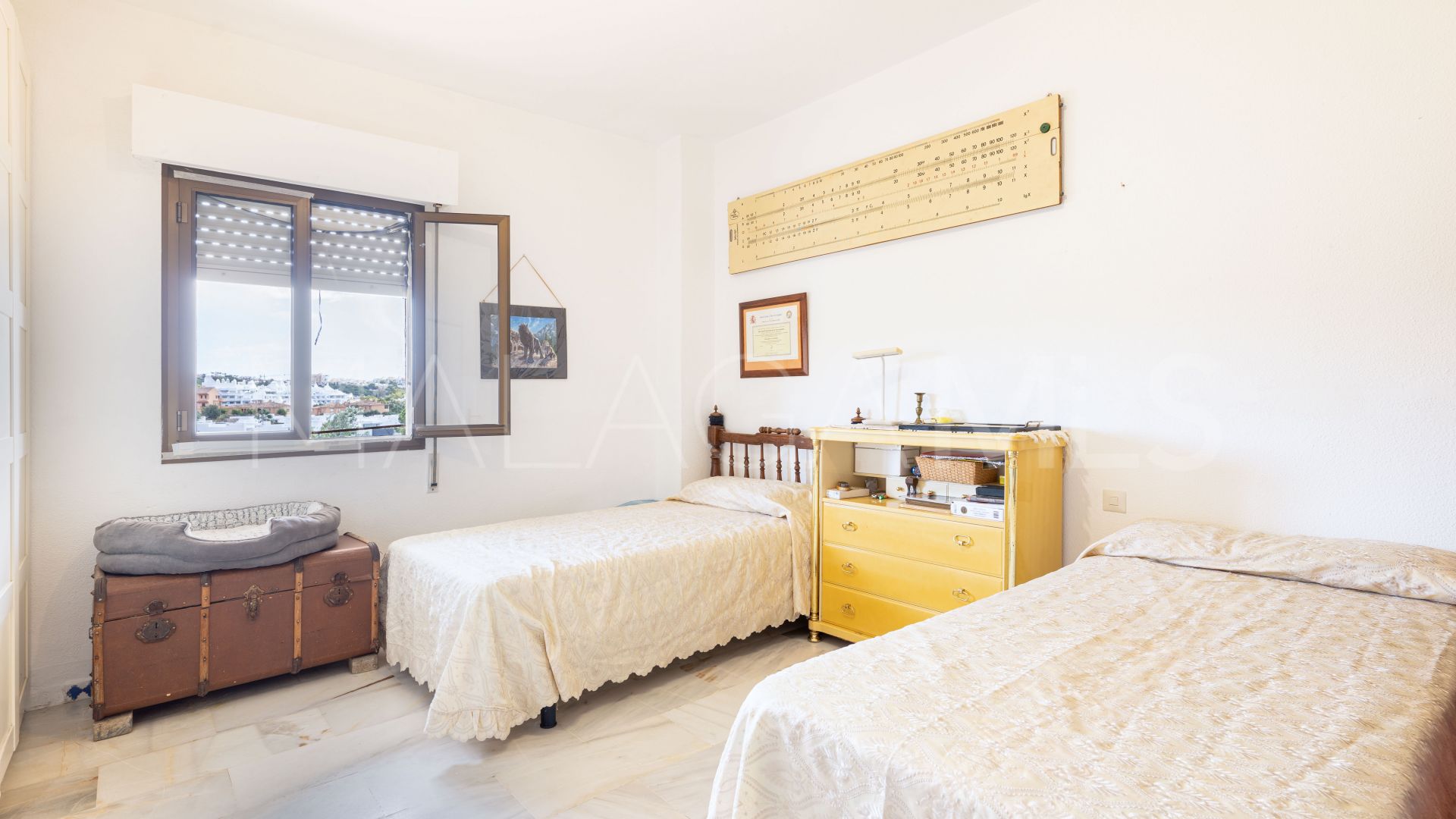 Buy apartamento in Estepona Playa