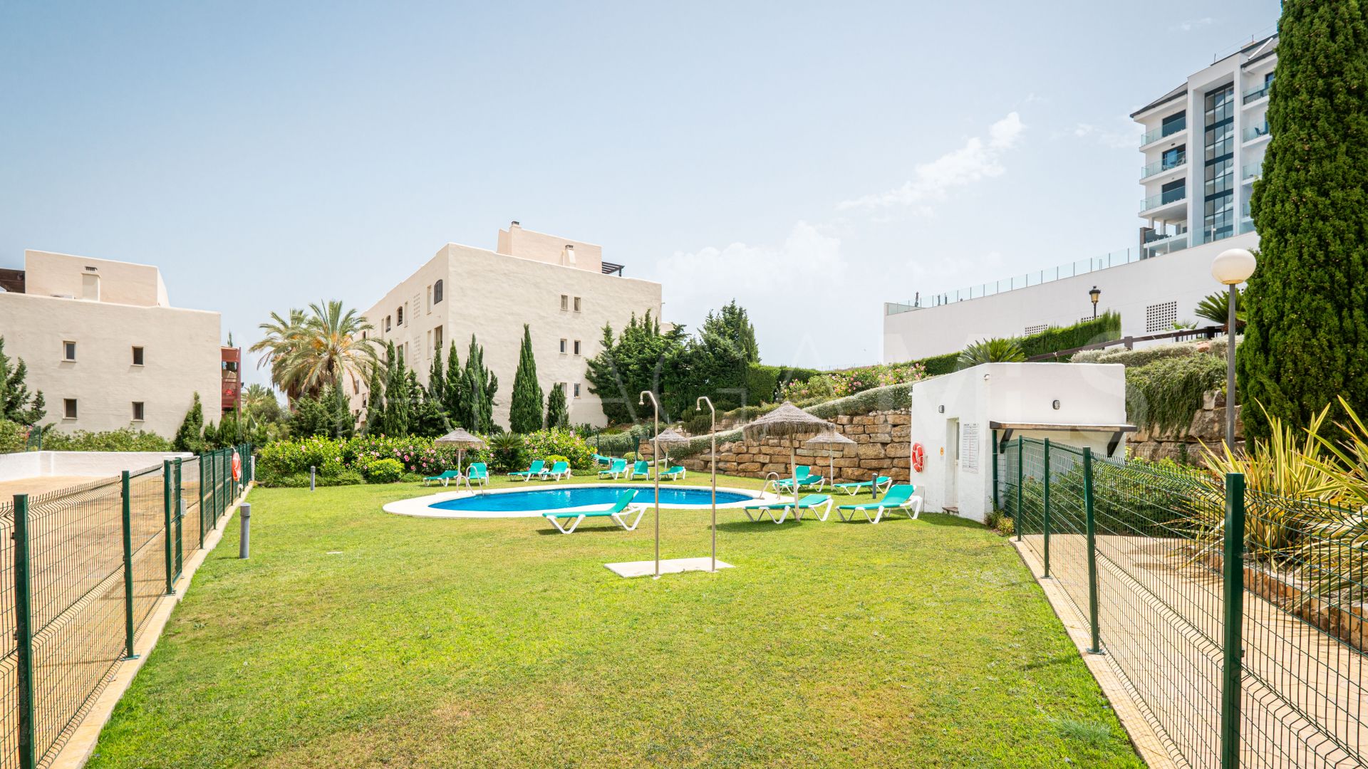 For sale ground floor apartment with 2 bedrooms in La Duquesa