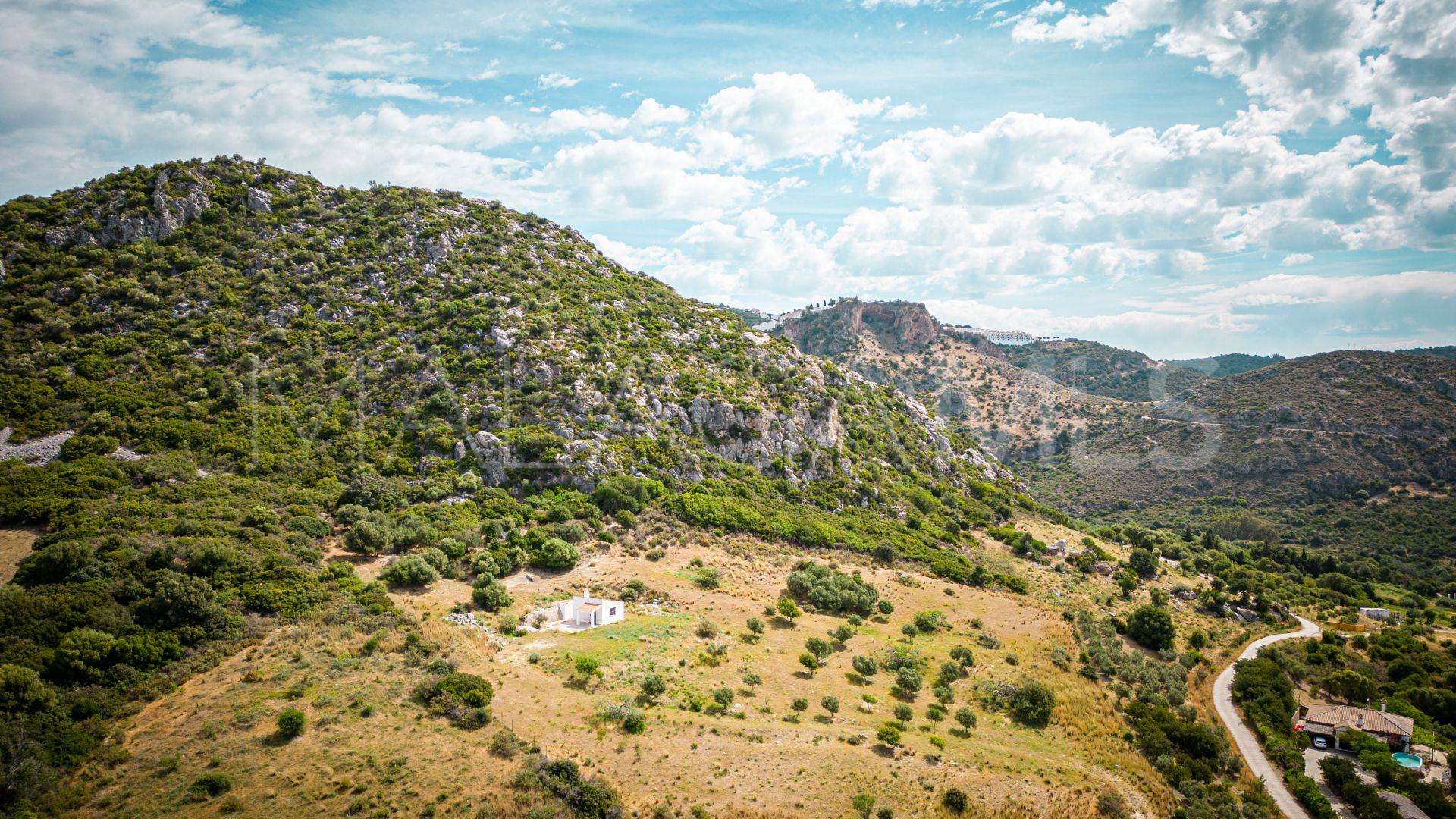 Finca for sale in Casares