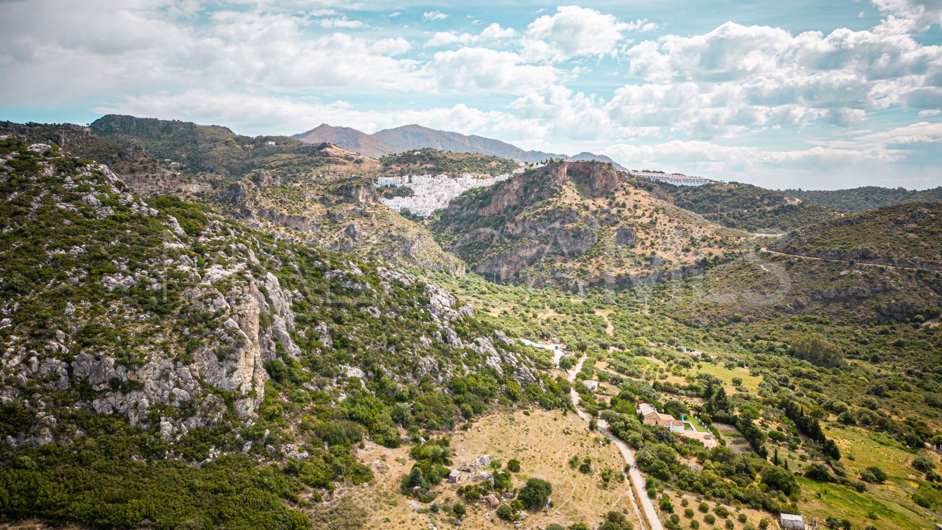 Finca for sale in Casares