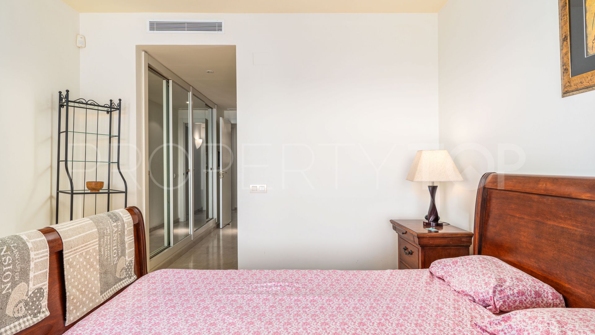 For sale ground floor apartment with 3 bedrooms in Los Granados de Duquesa