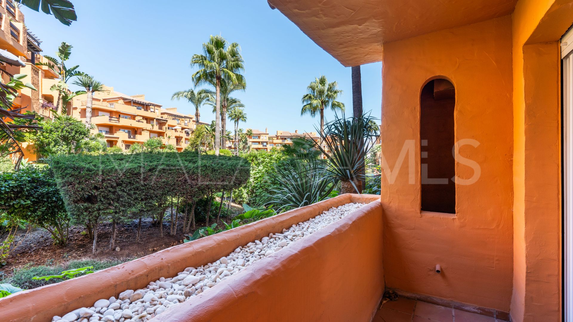 For sale ground floor apartment with 3 bedrooms in Los Granados de Duquesa