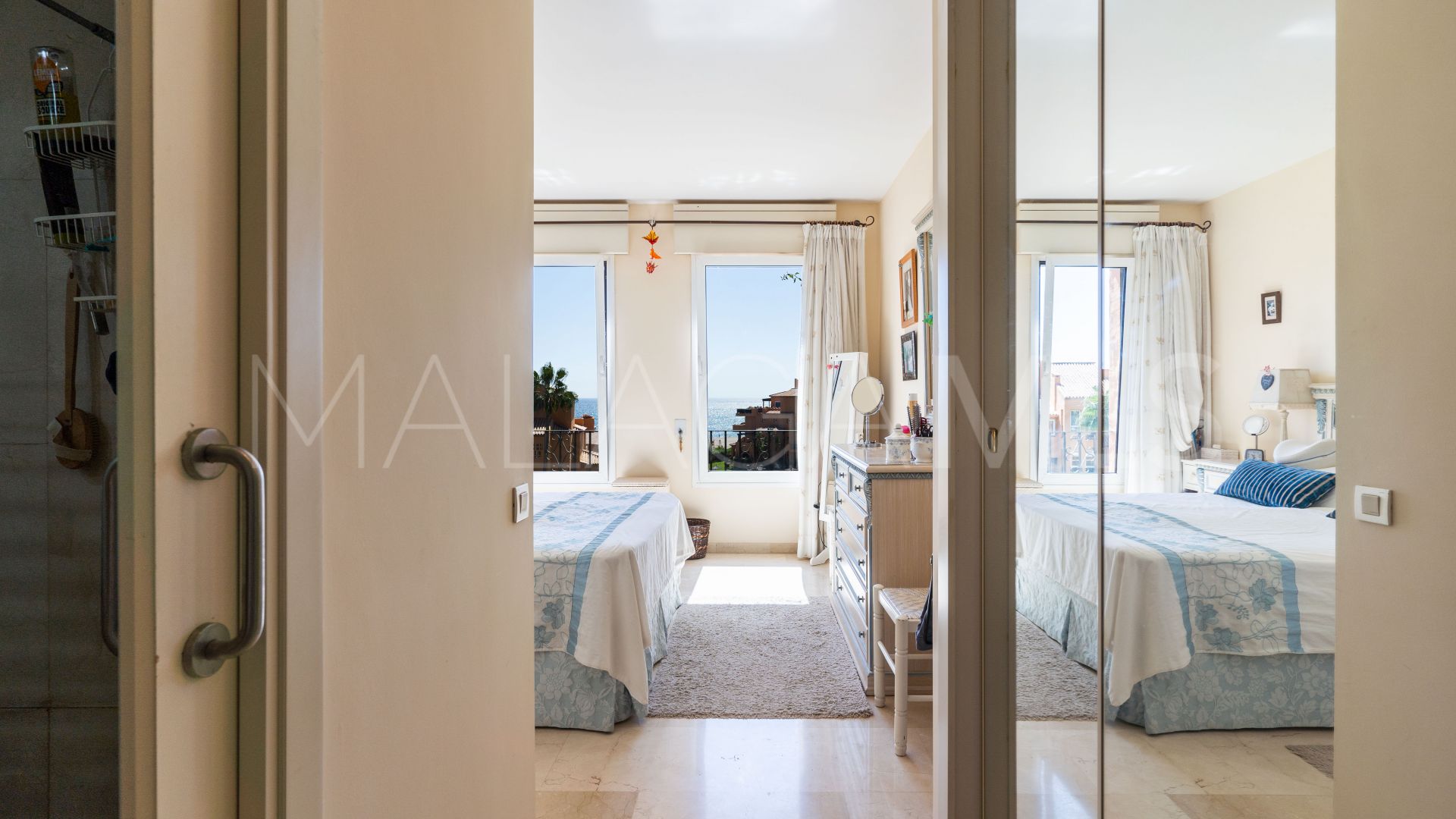 Duplex penthouse in La Duquesa for sale