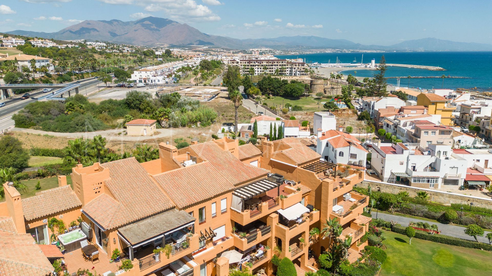 Duplex penthouse in La Duquesa for sale